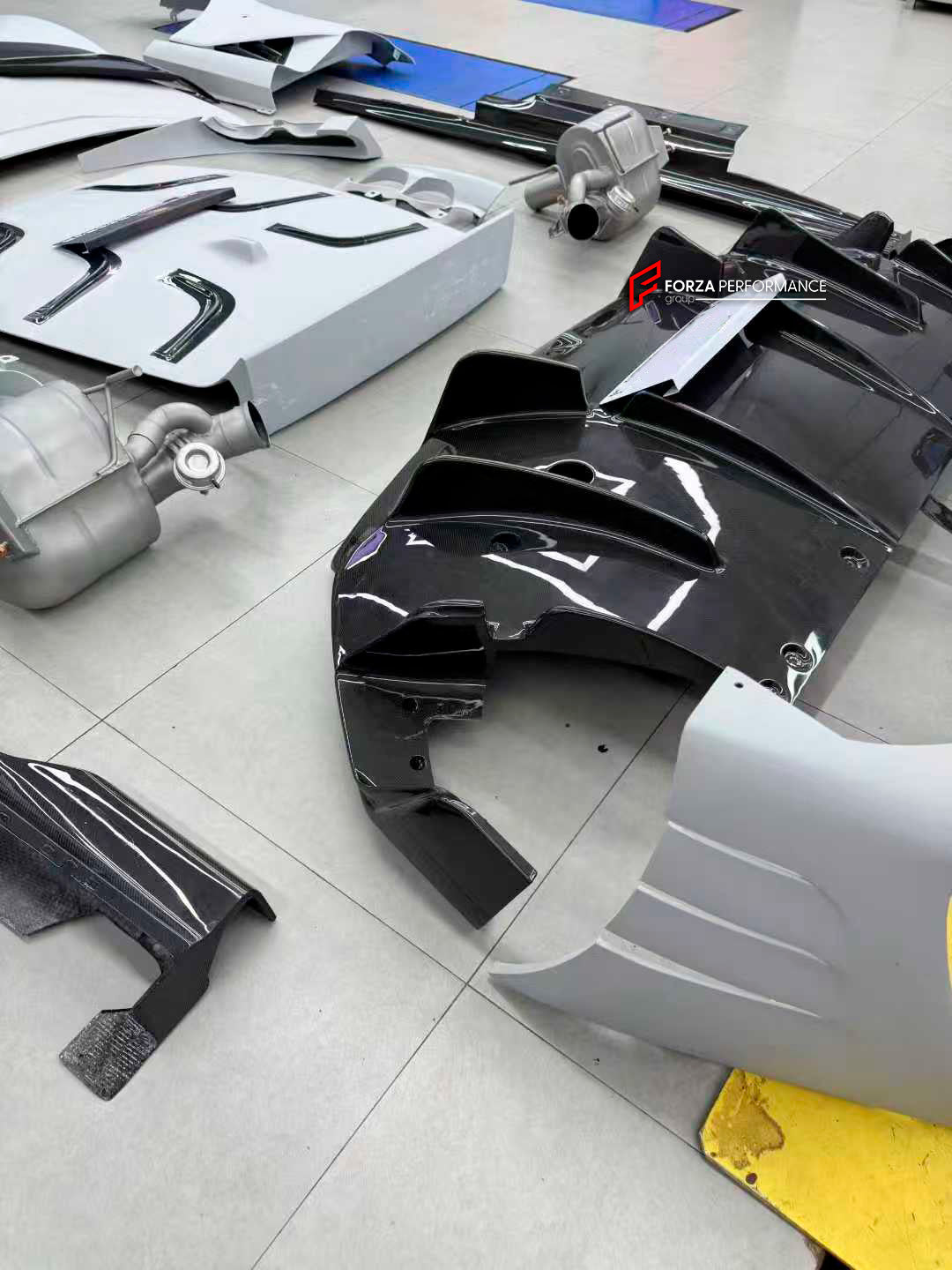 CONVERSION DRY CARBON BODY KIT for FERRARI 812 SUPERFAST upgrade to 812 COMPETIZIONE

Set includes:

Front Bumper
Hood / Bonnet
Front Fenders
Side Skirts
Rear Bumper
Rear Spoiler
Rear Trunk Cover

Rear Diffuser

Material: Dry Carbon Fiber