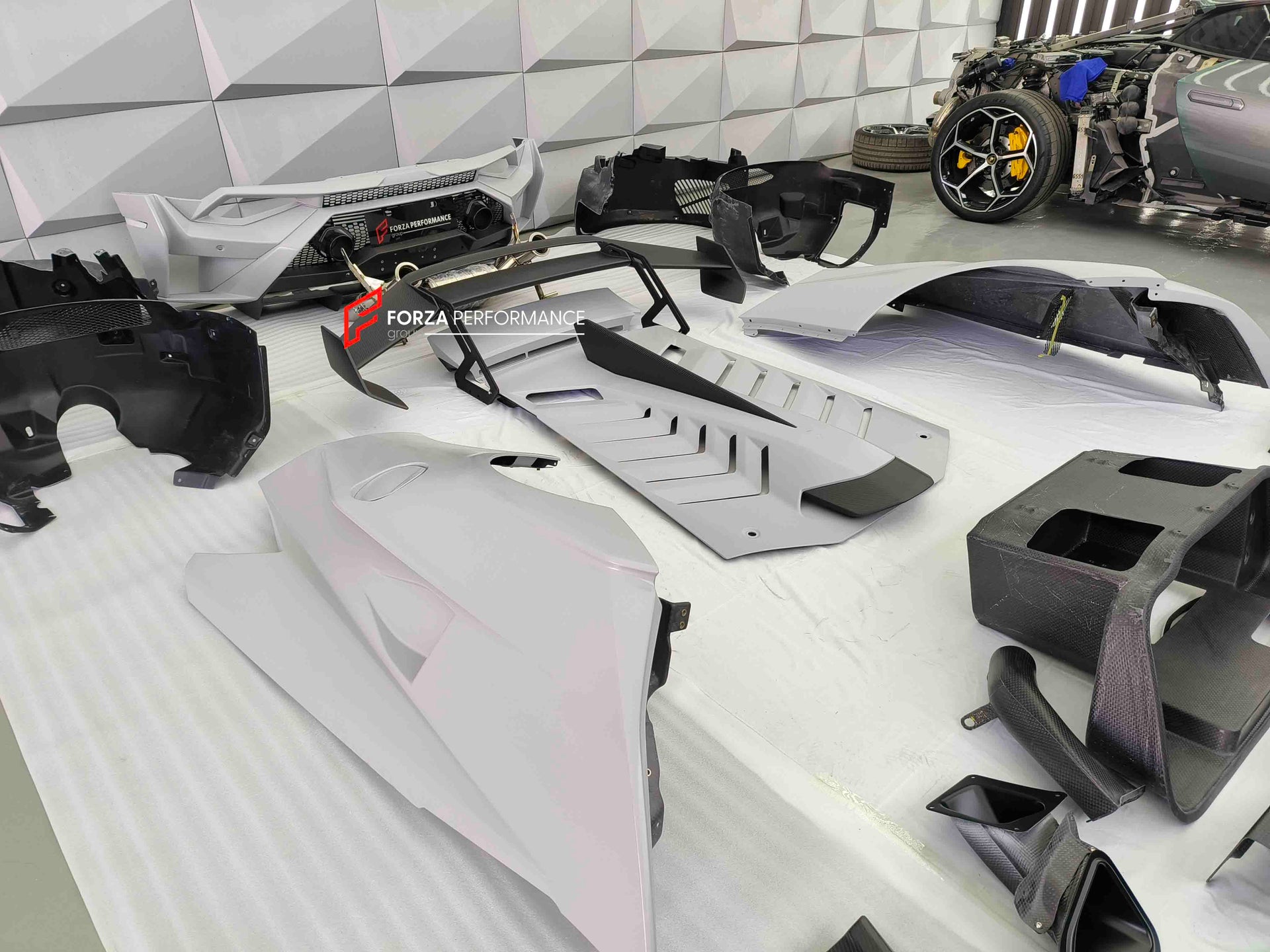 CONVERSION DRY CARBON BODY KIT FOR LAMBORGHINI HURACAN UPGRADE TO HURACAN STO