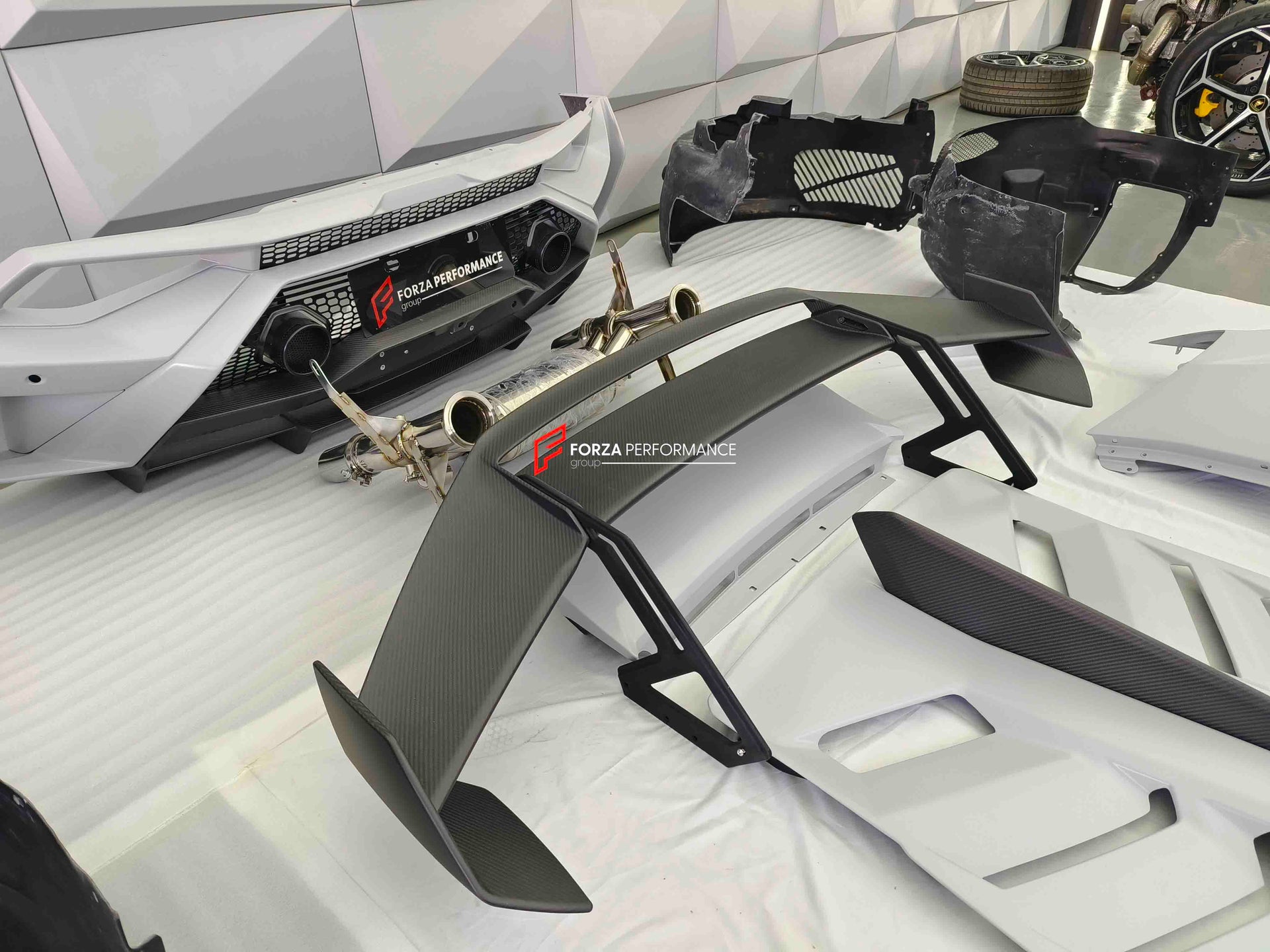 CONVERSION DRY CARBON BODY KIT FOR LAMBORGHINI HURACAN UPGRADE TO HURACAN STO