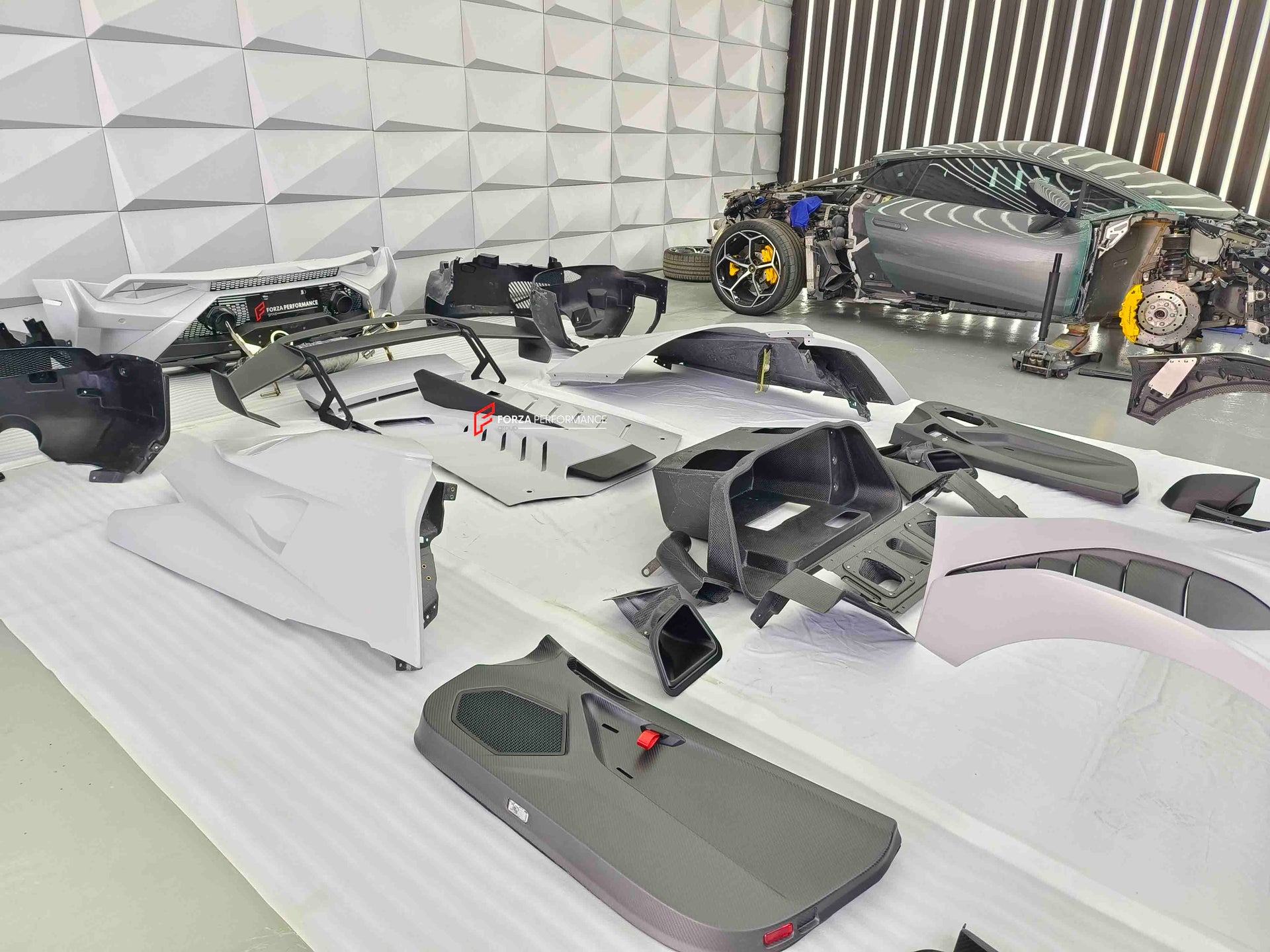 CONVERSION DRY CARBON BODY KIT FOR LAMBORGHINI HURACAN UPGRADE TO HURACAN STO