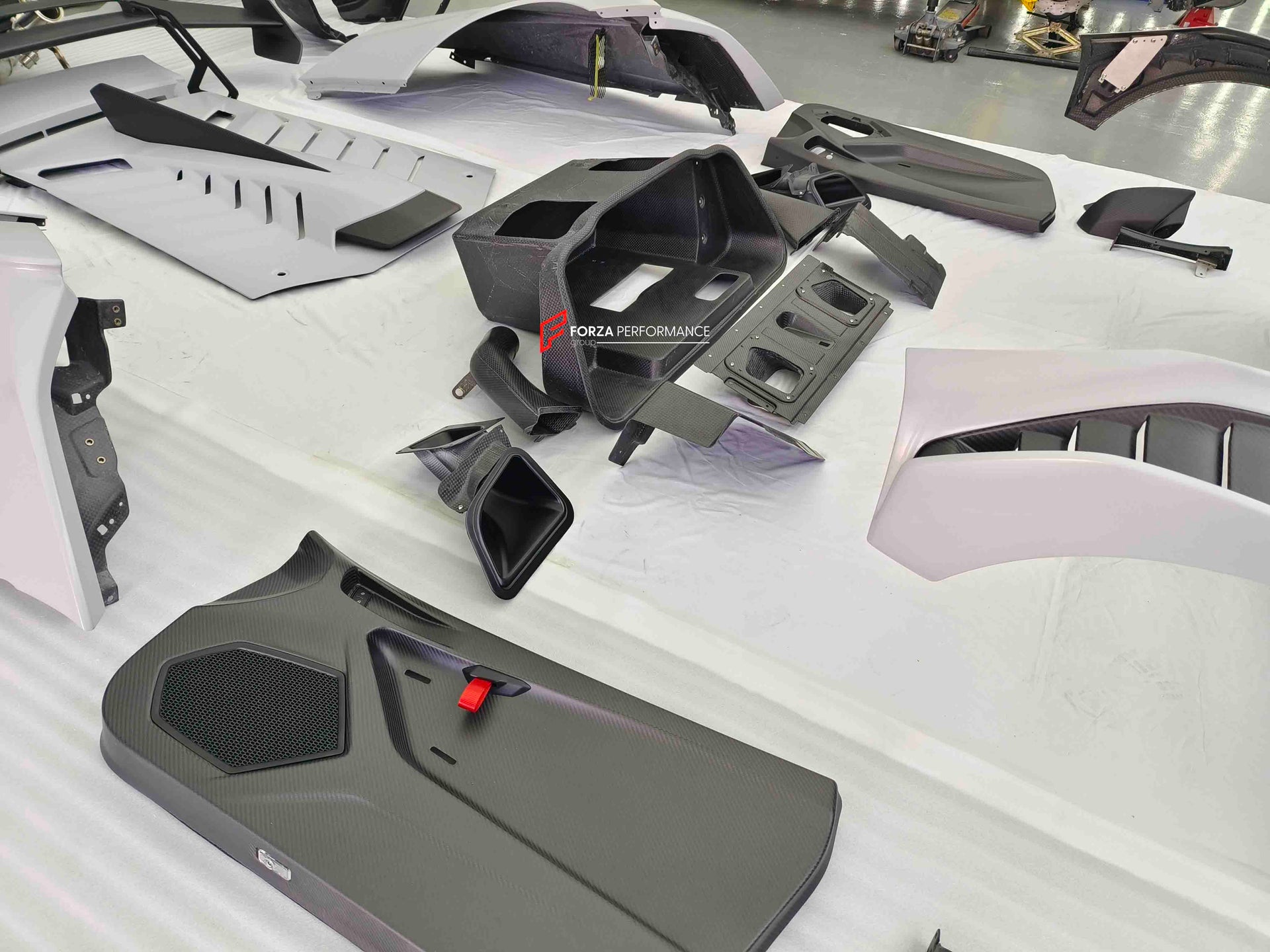 CONVERSION DRY CARBON BODY KIT FOR LAMBORGHINI HURACAN UPGRADE TO HURACAN STO