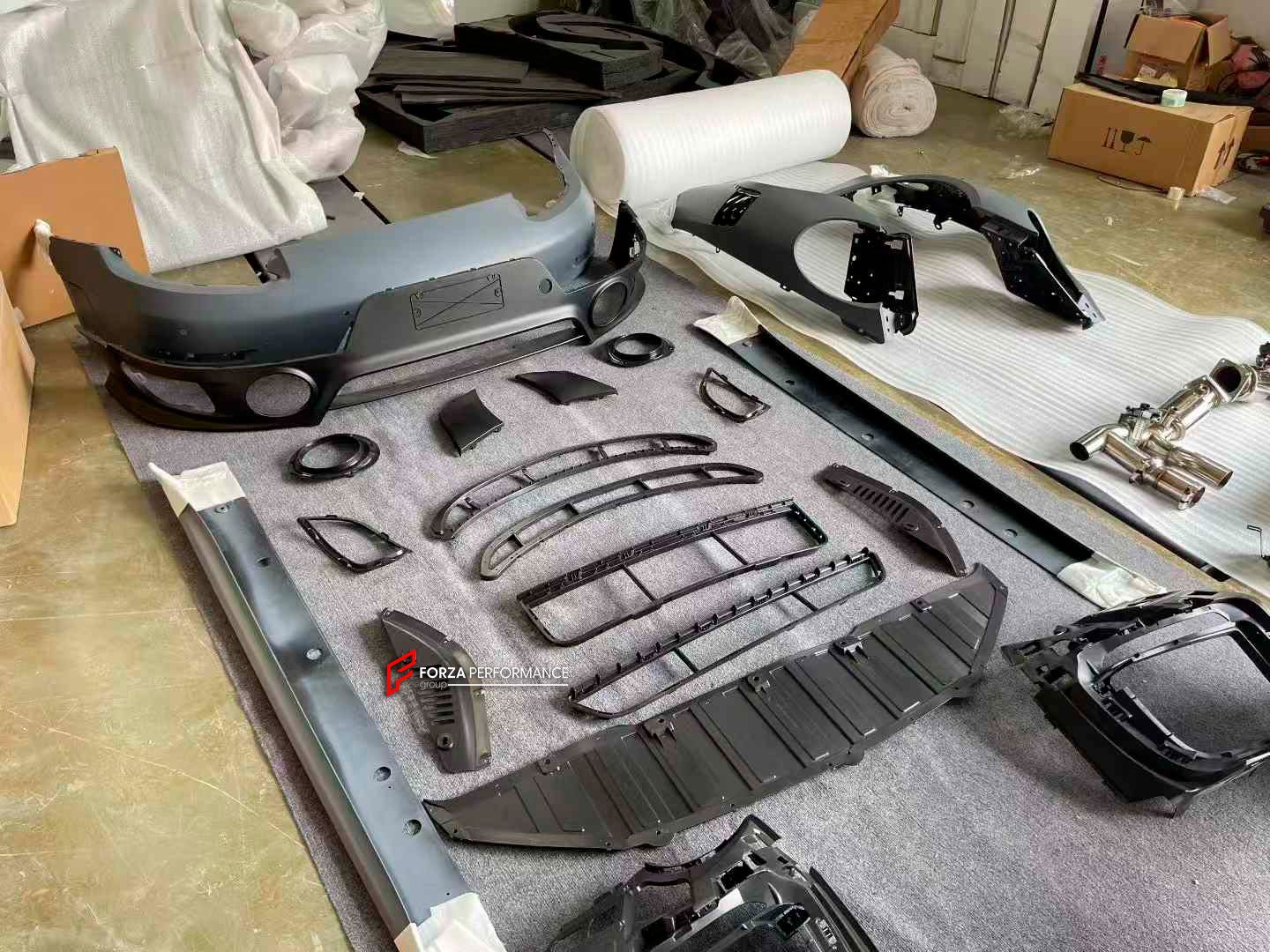 CONVERSION UPGRADE BODY KIT for PORSCHE 911 991.1 991.2 CARRERA NARROW BODY 2011 - 2020 upgrade to GT2RS

Set includes:

Front Lip
Front Bumper Assembly
Front Fenders with Air Vents
Side Skirts

Carbon Hood
Carbon Trunk
Rear Bumper
Exhaust Catback

Material: Plastic