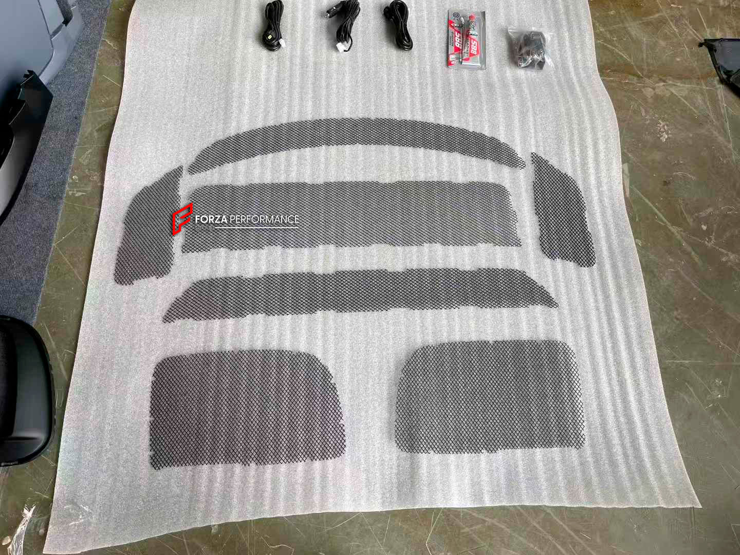 CONVERSION UPGRADE BODY KIT for PORSCHE 911 991.1 991.2 CARRERA NARROW BODY 2011 - 2020 upgrade to GT2RS

Set includes:

Front Lip
Front Bumper Assembly
Front Fenders with Air Vents
Side Skirts

Carbon Hood
Carbon Trunk
Rear Bumper
Exhaust Catback

Material: Plastic