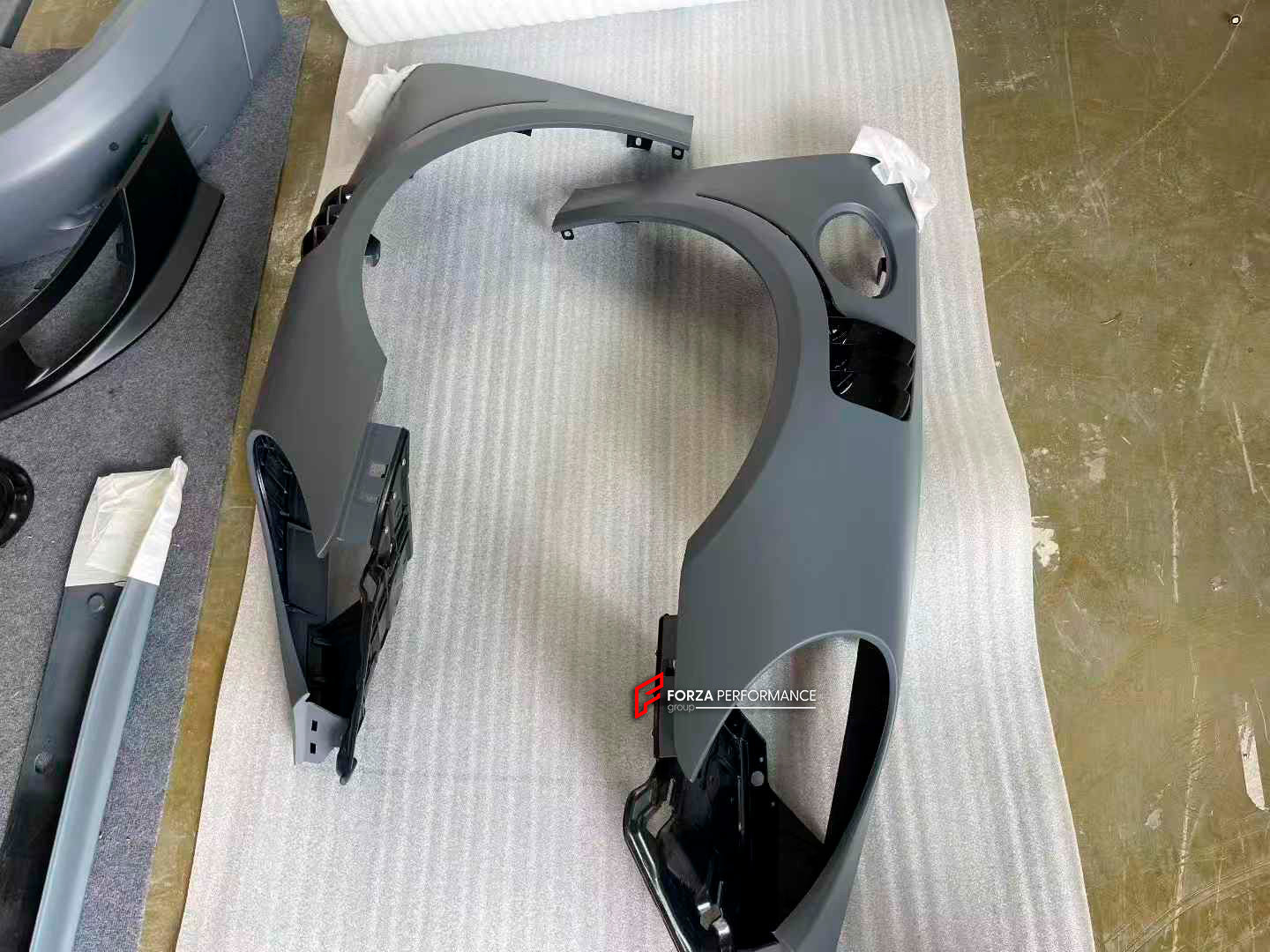 CONVERSION UPGRADE BODY KIT for PORSCHE 911 991.1 991.2 CARRERA NARROW BODY 2011 - 2020 upgrade to GT2RS

Set includes:

Front Lip
Front Bumper Assembly
Front Fenders with Air Vents
Side Skirts

Carbon Hood
Carbon Trunk
Rear Bumper
Exhaust Catback

Material: Plastic
