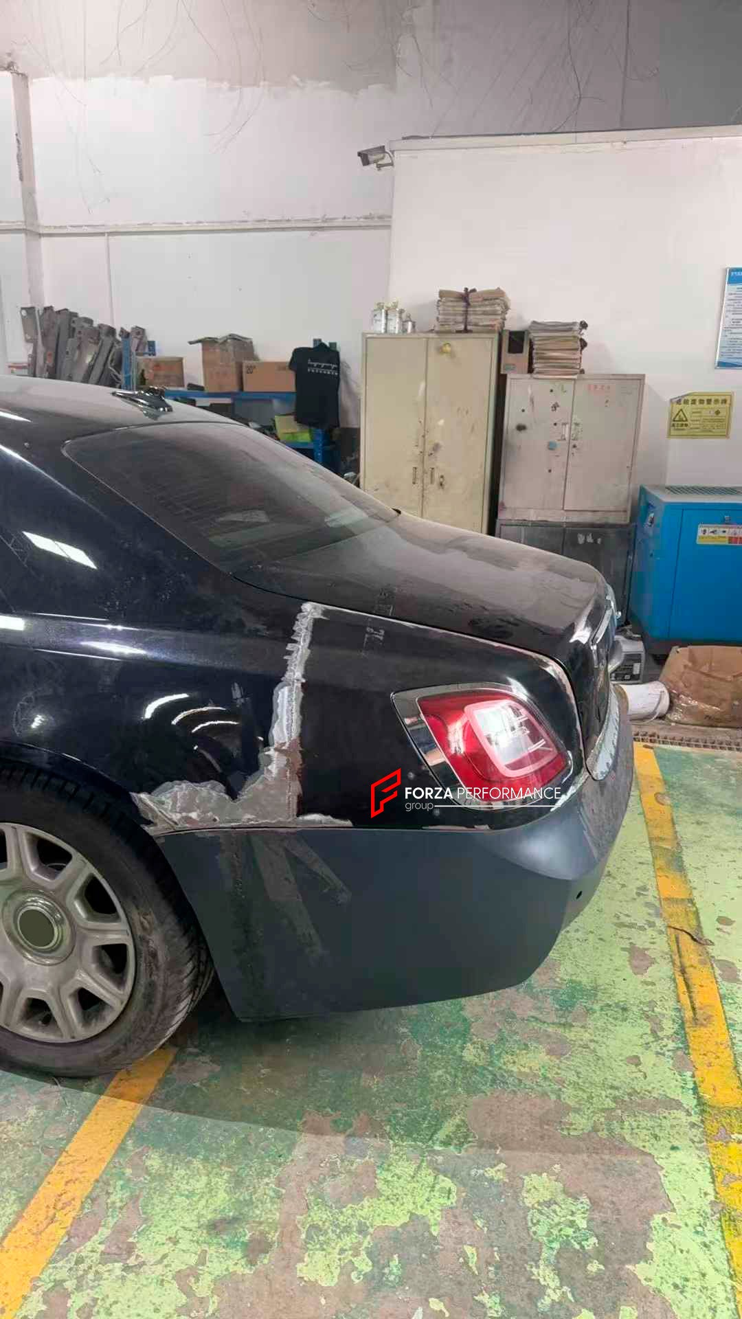 CONVERSION UPGRADE BODY KIT for ROLLS-ROYCE GHOST 1 2009 - 2014 upgrade to GHOST 4 2025+

Set includes:

Front Bumper Assembly
Front Grille
Headlights
Hood / Bonnet
Front Fenders
Tail Lights
Rear Bumper
Exhaust Tips

Material: Platic, Aluminium

NOTE: Professional installation is required