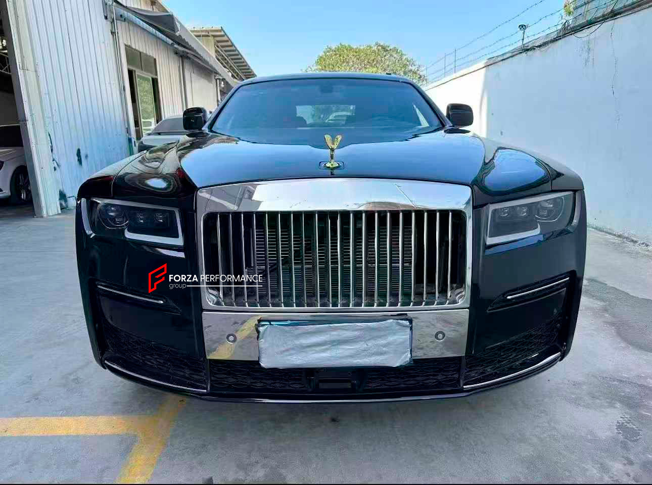 CONVERSION UPGRADE BODY KIT for ROLLS-ROYCE GHOST 1 2009 - 2014 upgrade to GHOST 4 2025+

Set includes:

Front Bumper Assembly
Front Grille
Headlights
Hood / Bonnet
Front Fenders
Tail Lights
Rear Bumper
Exhaust Tips

Material: Platic, Aluminium

NOTE: Professional installation is required