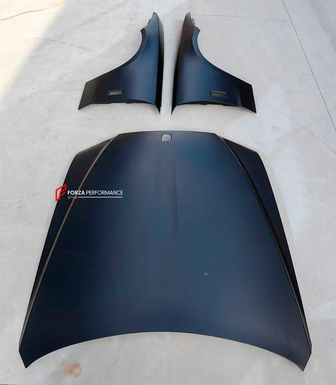 CONVERSION UPGRADE BODY KIT for ROLLS-ROYCE GHOST 1 2009 - 2014 upgrade to GHOST 4 2025+

Set includes:

Front Bumper Assembly
Front Grille
Headlights
Hood / Bonnet
Front Fenders
Tail Lights
Rear Bumper
Exhaust Tips

Material: Platic, Aluminium

NOTE: Professional installation is required