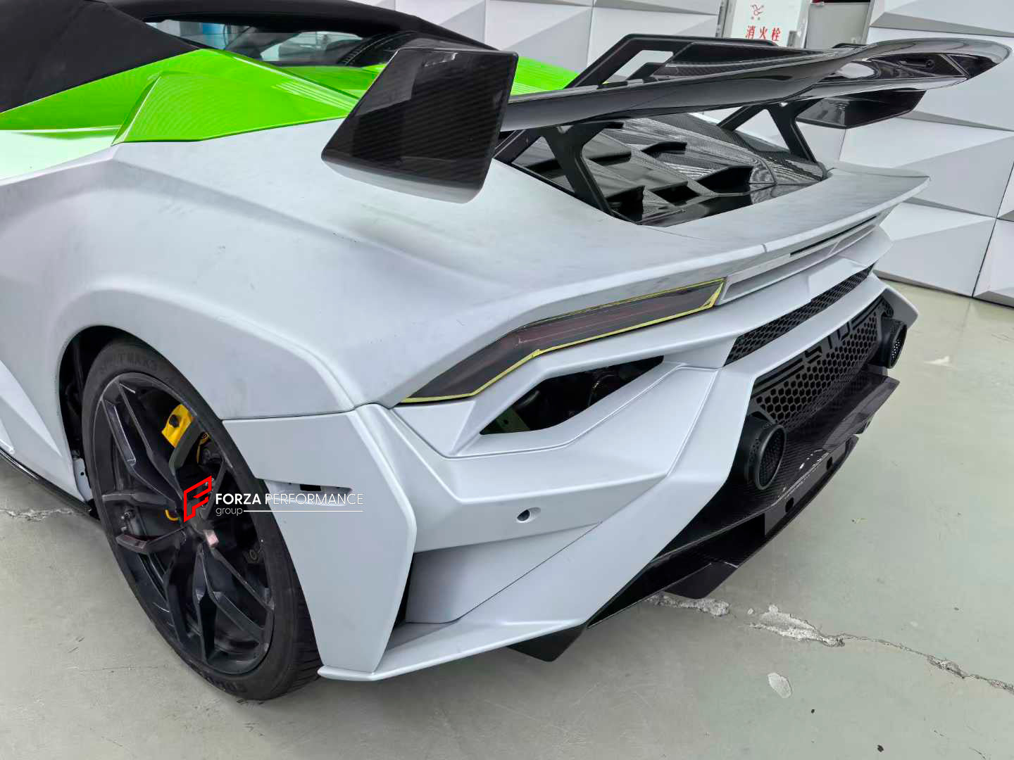 CONVERSION UPGRADE CARBON BODY KIT for LAMBORGHINI HURACAN LP580 LP610 2014 - 2019 SPYDER upgrade to HURACAN STO LP 640

Set includes:
Front Lip
Front Bumper
Front Trunk with Air Inlets
Front Hood / Bonnet
Front Fenders
Front Fender Air Vents
Side Skirts

Rear Wing Spoiler
Rear Bumper
Exhaus System
Door Panels (for extra cost)
Side Mirror Covers (for extra cost)


Material: Dry Carbon + Fiberglass