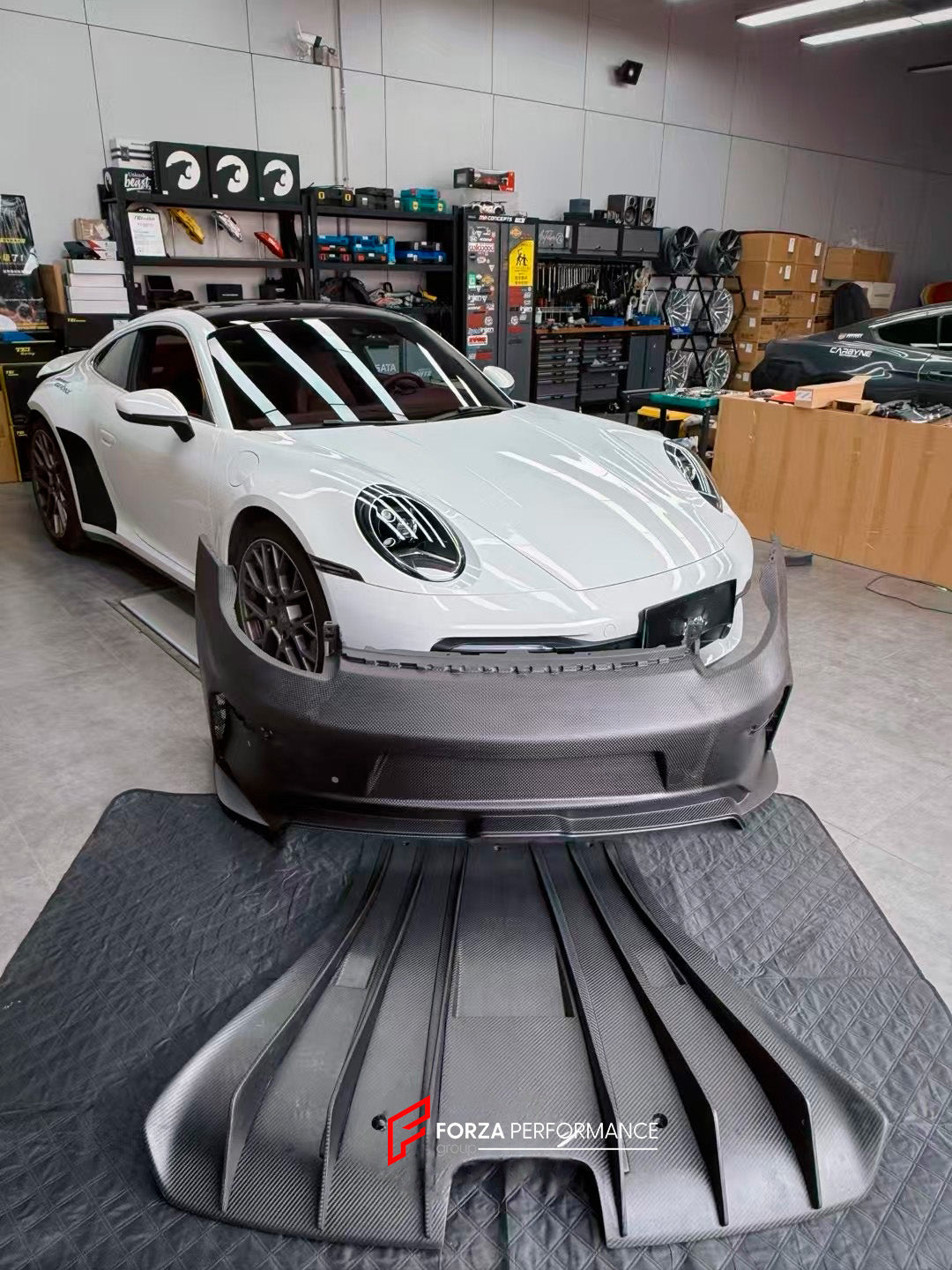 CONVERSION UPGRADE CARBON REAR BUMPER WITH DIFFUSER for PORSCHE 911 992.1 CARRERA 2019 - 2025 upgrade to 992.2 GT3

Set includes:

Rear Bumper
Rear Diffuser
Muffler With Valves
Exhaust Tips


Material: Dry Carbon

Note: Professional installation is required