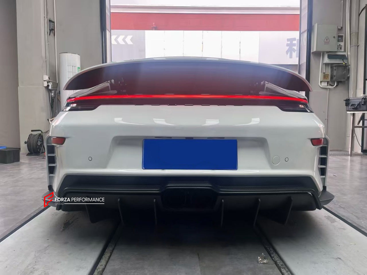 CONVERSION UPGRADE CARBON REAR BUMPER WITH DIFFUSER for PORSCHE 911 992.1 CARRERA 2019 - 2025 upgrade to 992.2 GT3

Set includes:

Rear Bumper
Rear Diffuser
Muffler With Valves
Exhaust Tips


Material: Dry Carbon

Note: Professional installation is required