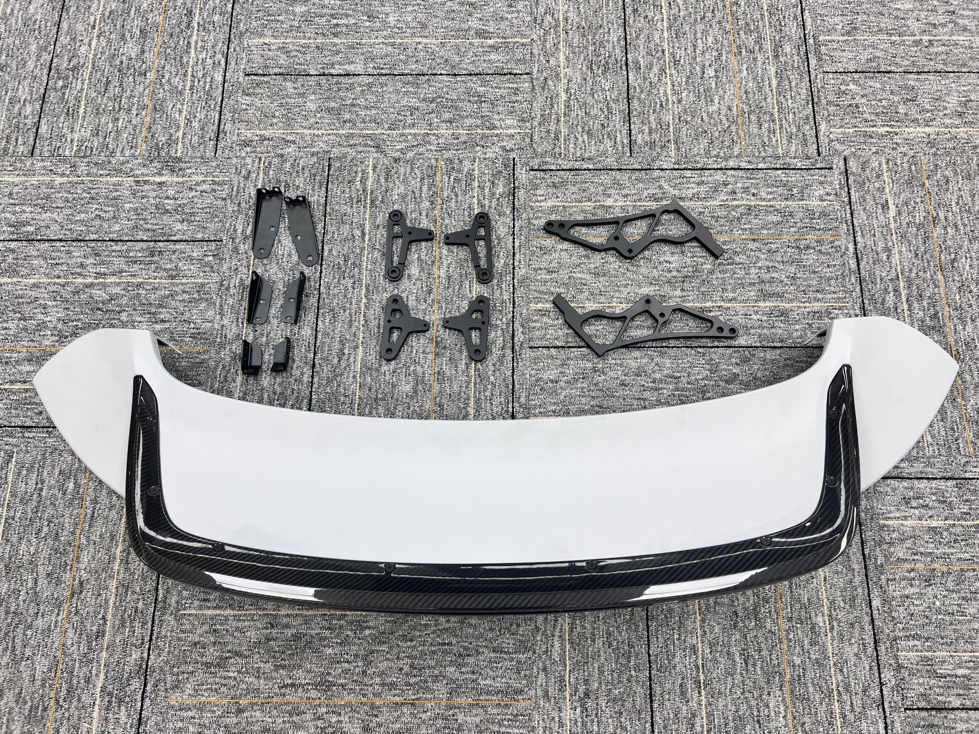 TECHART STYLE DRY CARBON REAR SPOILER for PORSCHE 911 992 2019+

Set includes:

Rear Spoiler