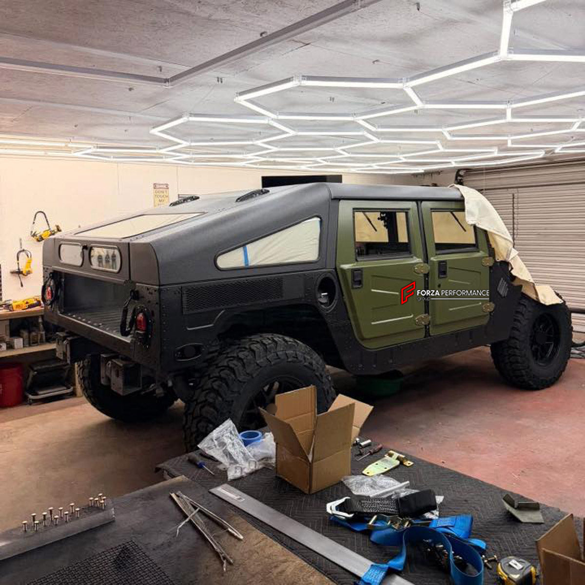 Metal Doors Replacement for Hummer H1 1992 - 2006
Set includes:

Doors
Material: Metal

NOTE: Professional installation is required.