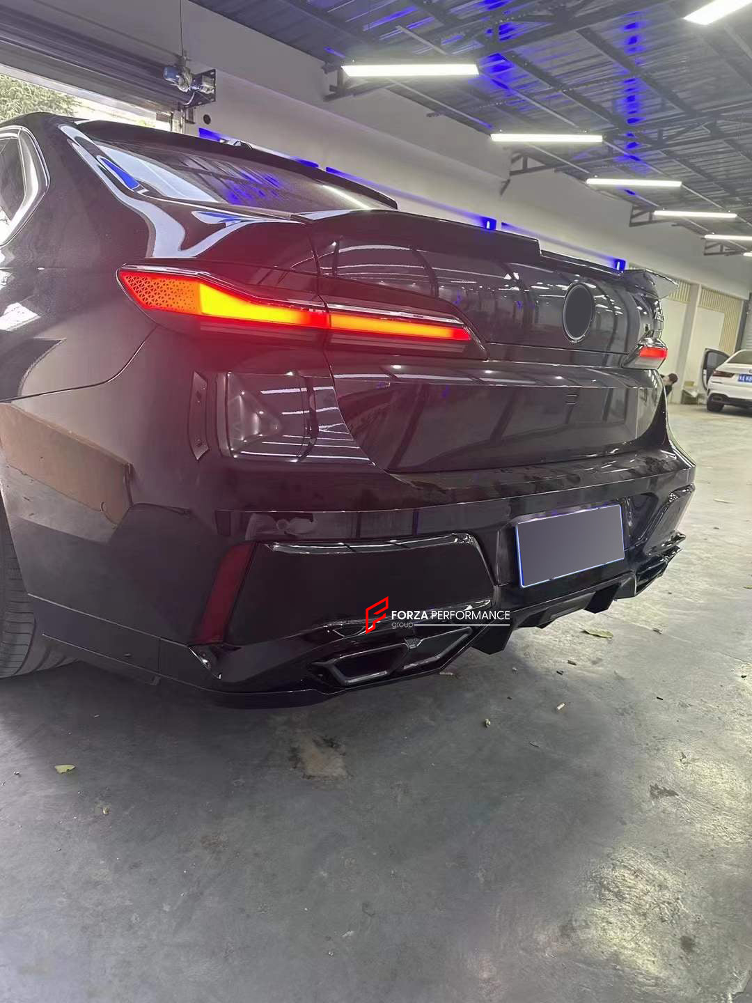 AERO BODY KIT FOR BMW 7 SERIES G70 M760 2022  Set includes:  Front Lip Side Skirts Roof Spoiler Rear Spoiler Rear Diffuser Exhaust Tips