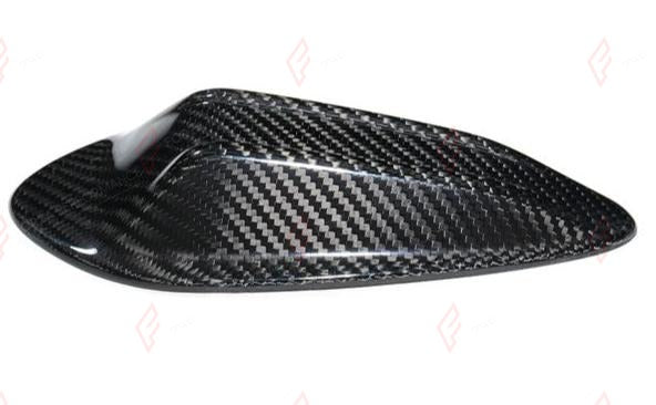 DRY CARBON ANTENNA COVER for BMW M3 G80 2021+
Set includes:

Antenna Cover
Material: Dry Carbon

NOTE: For G80 M3 only. Add-on type - installs over the original part. Professional installation is required.
