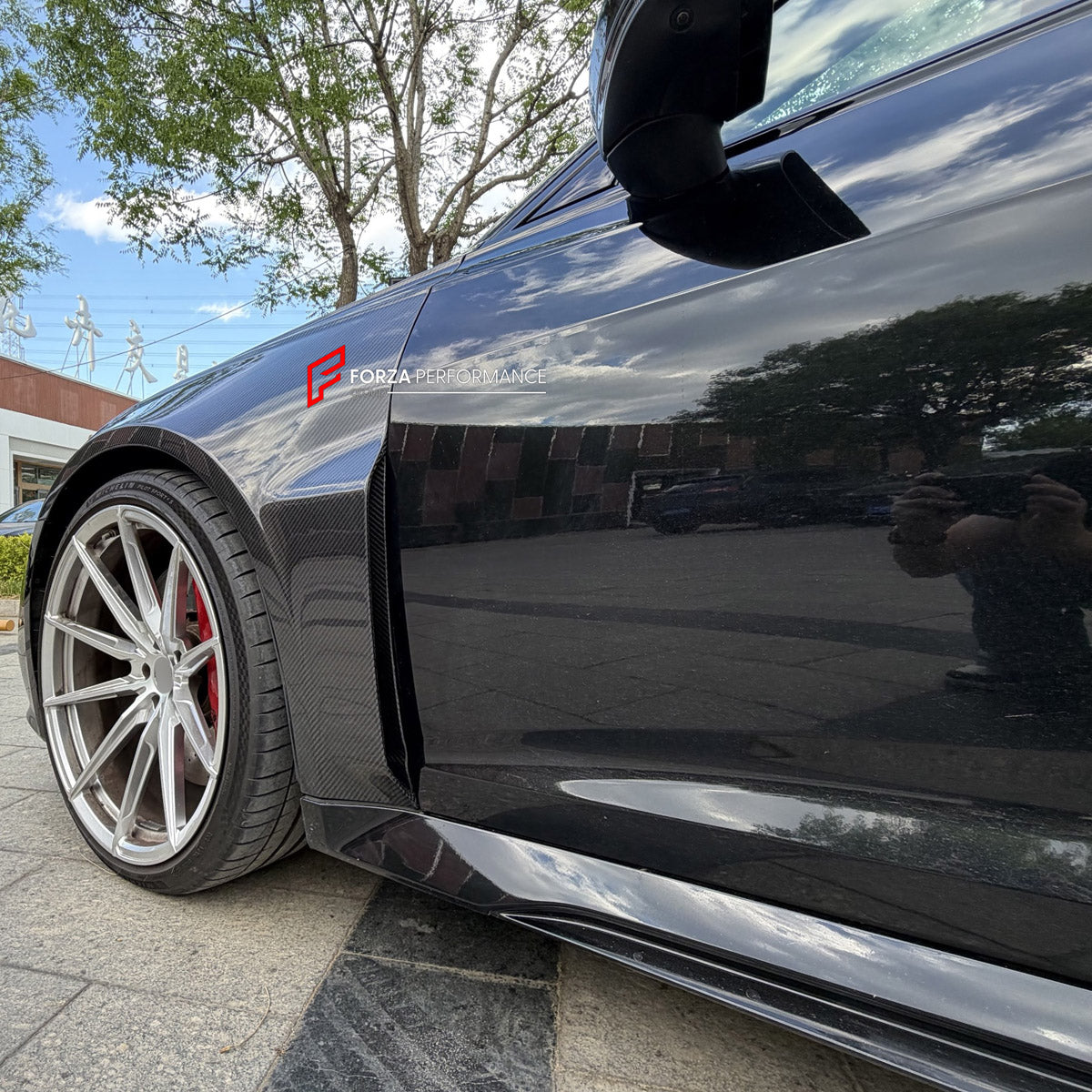 DRY CARBON BODY KIT for AUDI RS6 AVANT C8 GT 2024+ FORZA PERFORMANCE custom fit GT Style

Set includes:
Front Lip
Front Bumper Assembly
Front Fenders
Roof Spoiler
Rear Bumper Assembly
Rear Diffuser

Material: Dry Carbon, Plastic

NOTE: Professional installation is required.