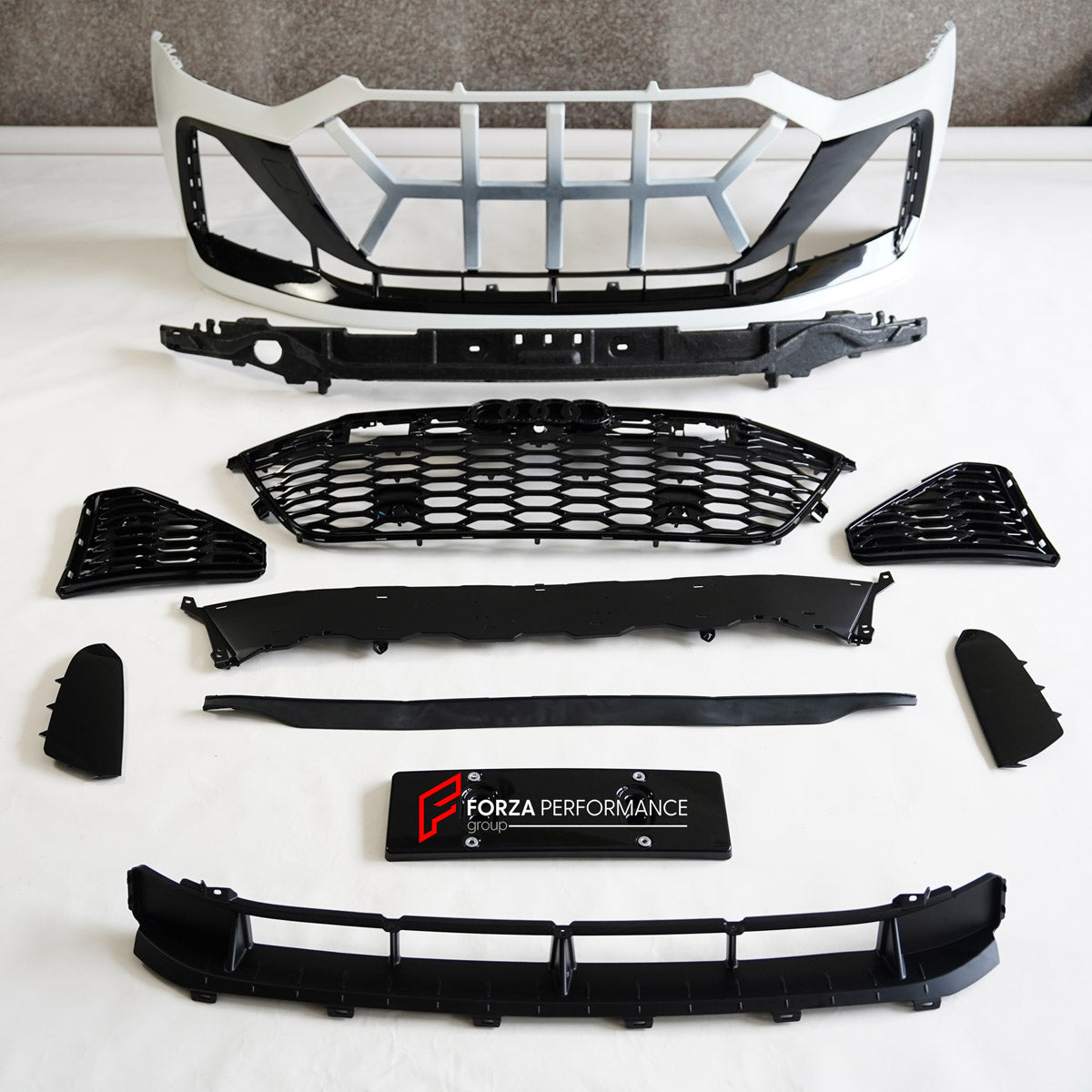 DRY CARBON BODY KIT for AUDI RS6 AVANT C8 GT 2024+ FORZA PERFORMANCE custom fit GT Style

Set includes:
Front Lip
Front Bumper Assembly
Front Fenders
Roof Spoiler
Rear Bumper Assembly
Rear Diffuser

Material: Dry Carbon, Plastic

NOTE: Professional installation is required.