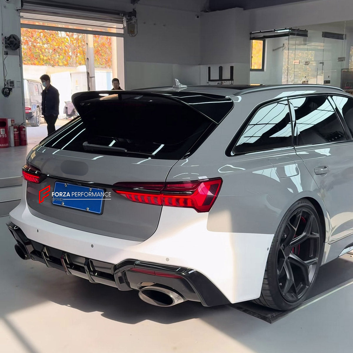 DRY CARBON BODY KIT for AUDI RS6 AVANT C8 GT 2024+ FORZA PERFORMANCE custom fit GT Style

Set includes:
Front Lip
Front Bumper Assembly
Front Fenders
Roof Spoiler
Rear Bumper Assembly
Rear Diffuser

Material: Dry Carbon, Plastic

NOTE: Professional installation is required.