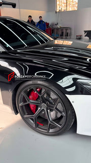 DRY CARBON BODY KIT for AUDI RS6 AVANT C8 GT 2024+ FORZA PERFORMANCE custom fit GT Style

Set includes:
Front Lip
Front Bumper Assembly
Front Fenders
Roof Spoiler
Rear Bumper Assembly
Rear Diffuser

Material: Dry Carbon, Plastic

NOTE: Professional installation is required.