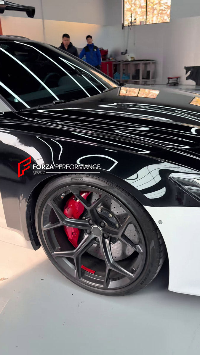 DRY CARBON BODY KIT for AUDI RS6 AVANT C8 GT 2024+ FORZA PERFORMANCE custom fit GT Style

Set includes:
Front Lip
Front Bumper Assembly
Front Fenders
Roof Spoiler
Rear Bumper Assembly
Rear Diffuser

Material: Dry Carbon, Plastic

NOTE: Professional installation is required.