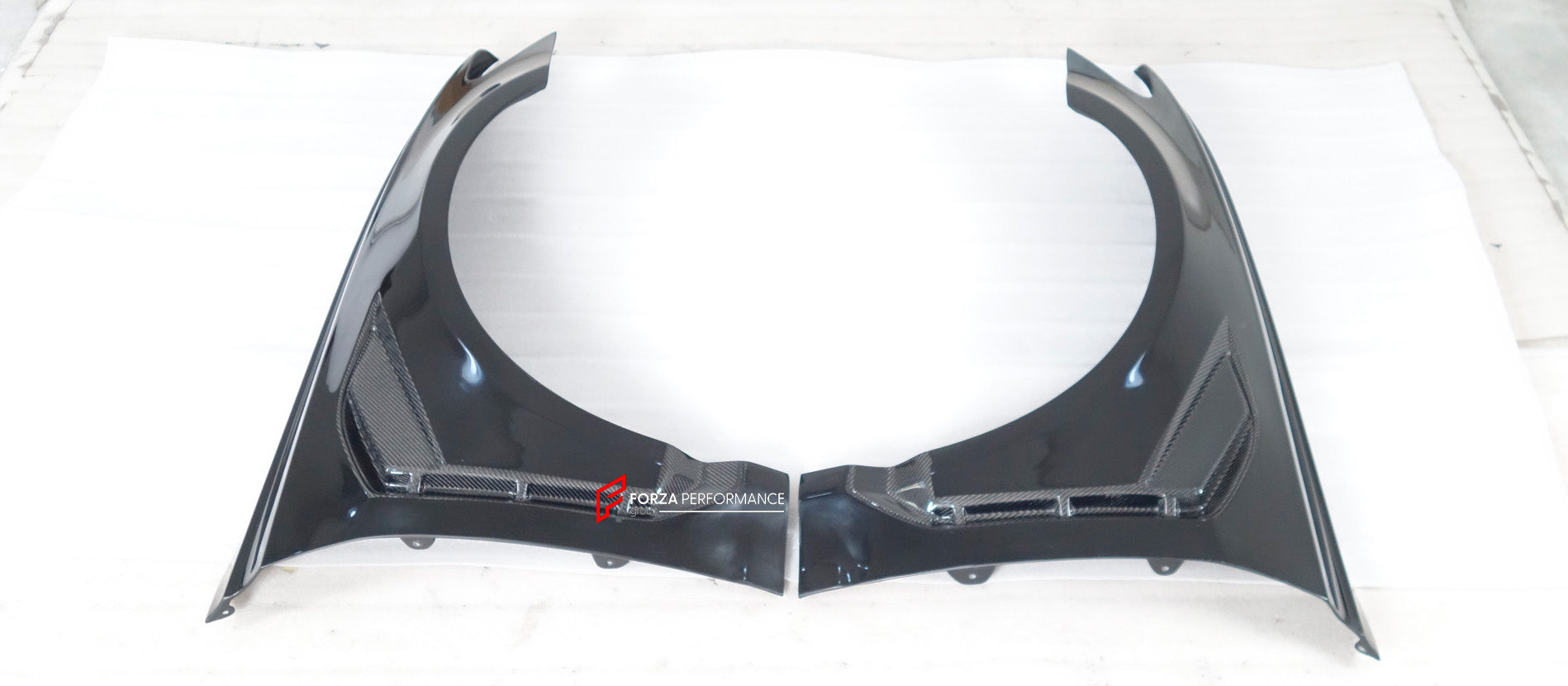 DRY CARBON BODY KIT for AUDI RS6 C8 FACELIFT 2024+

Set includes:

Hood
Front Bumper
Front Lip
Side Skirts
Rear Spoiler
Roof Spoiler

Rear Diffuser

Material: Carbon

NOTE: Professional installation is required