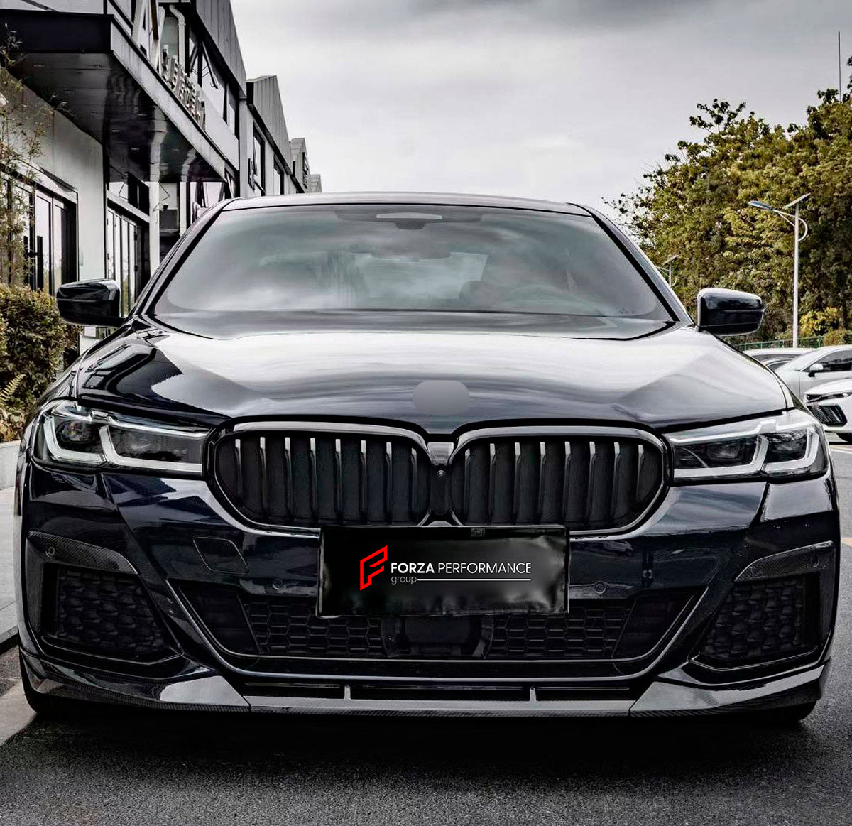 DRY CARBON BODY KIT for BMW 5 SERIES G30 2021+ FORZA PERFORMANCE custom fit MP Style
Set includes:

Front Lip
Front Grille
Side Mirror Covers
Side Skirts
Ducktail Spoiler
Rear Diffuser
Material: Dry Carbon

NOTE: Professional installation is required.