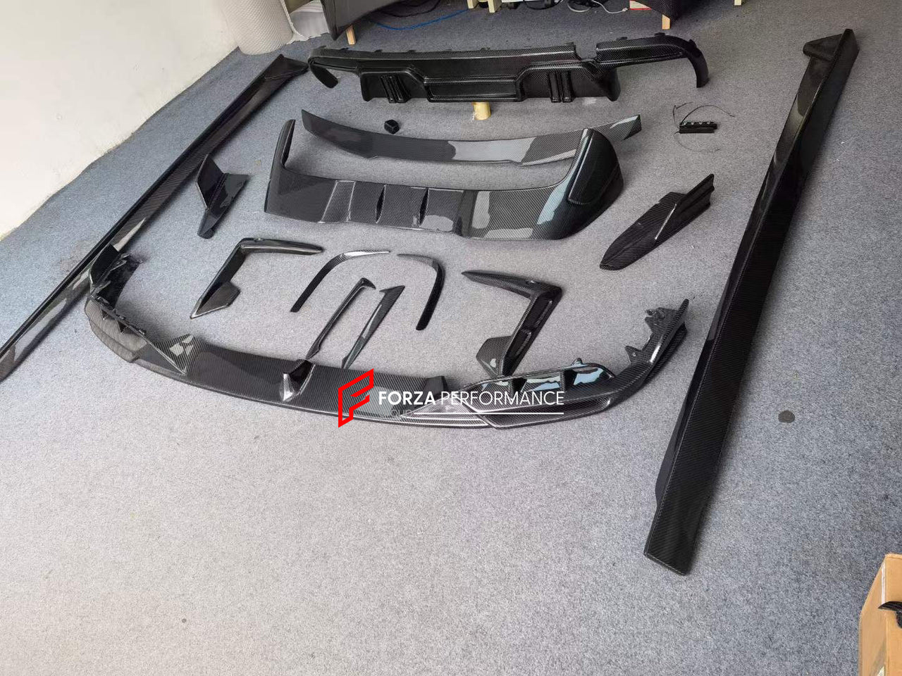 DRY CARBON BODY KIT for BMW X5M F95 2020 - 2023  Set includes:  Front Lip Front Canards Side Skirts Roof Spoiler Rear Spoiler Rear Diffuser