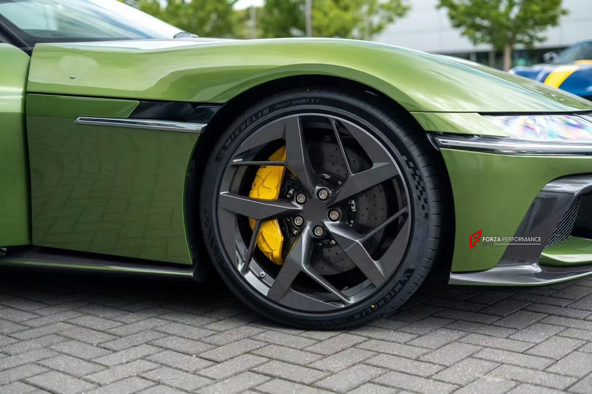 DRY CARBON BODY KIT for Ferrari 12Cilindri 2024+
Set includes:

Front Lip
Front Bumper Fins
Engine Cover Lid
Door Sill Covers
Side Skirts
Ducktail Spoiler
Rear Diffuser
Material: Dry Carbon

NOTE: Professional installation is required.