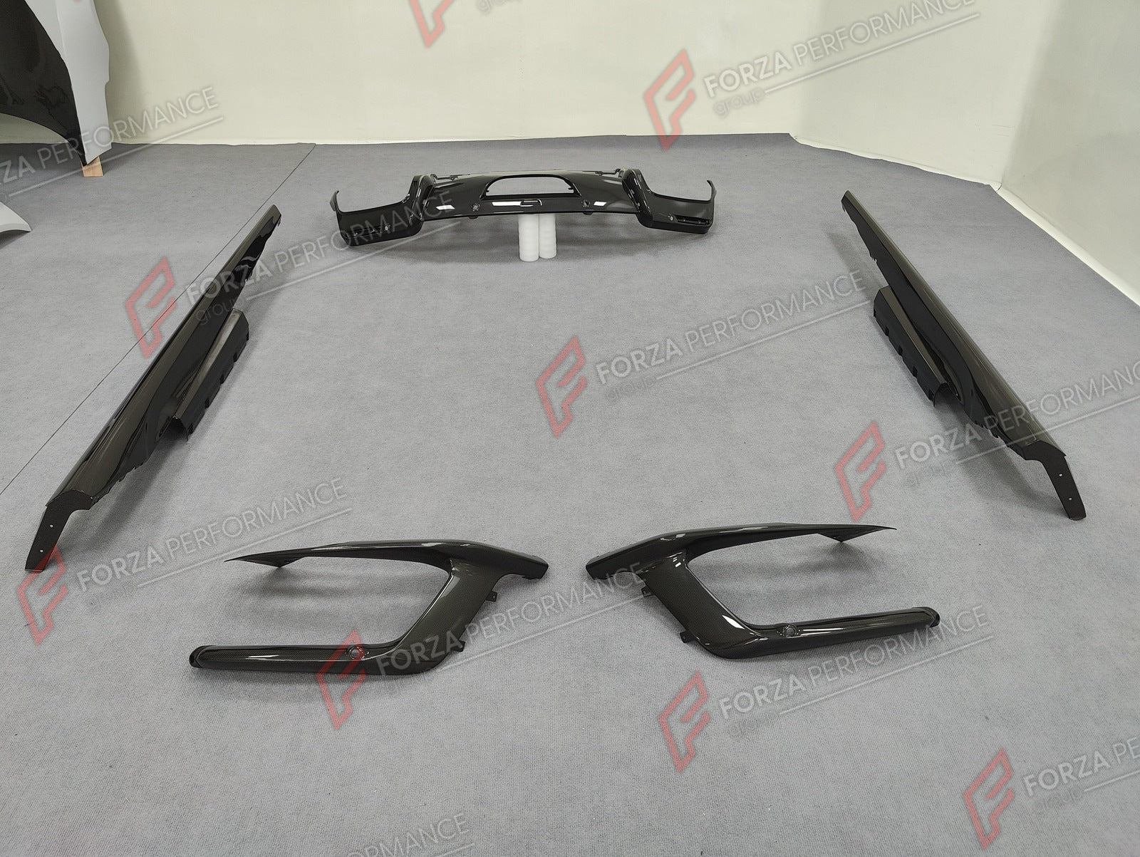 DRY CARBON BODY KIT for FERRARI 12CILINDRI 2024+ Forza Performance custom fit buy gloss carbon aero style design