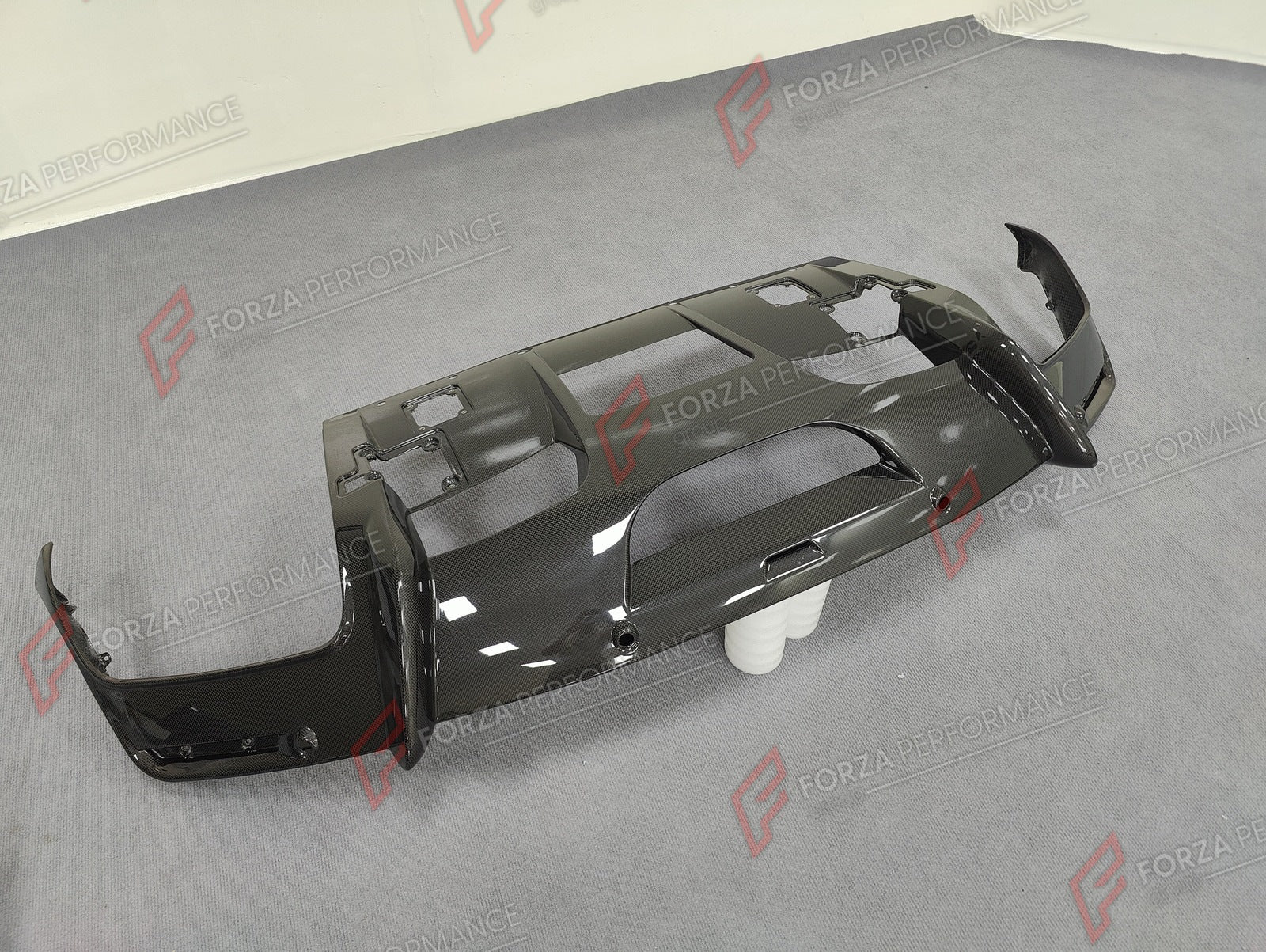 DRY CARBON BODY KIT for FERRARI 12CILINDRI 2024+ Forza Performance custom fit buy gloss carbon aero style design