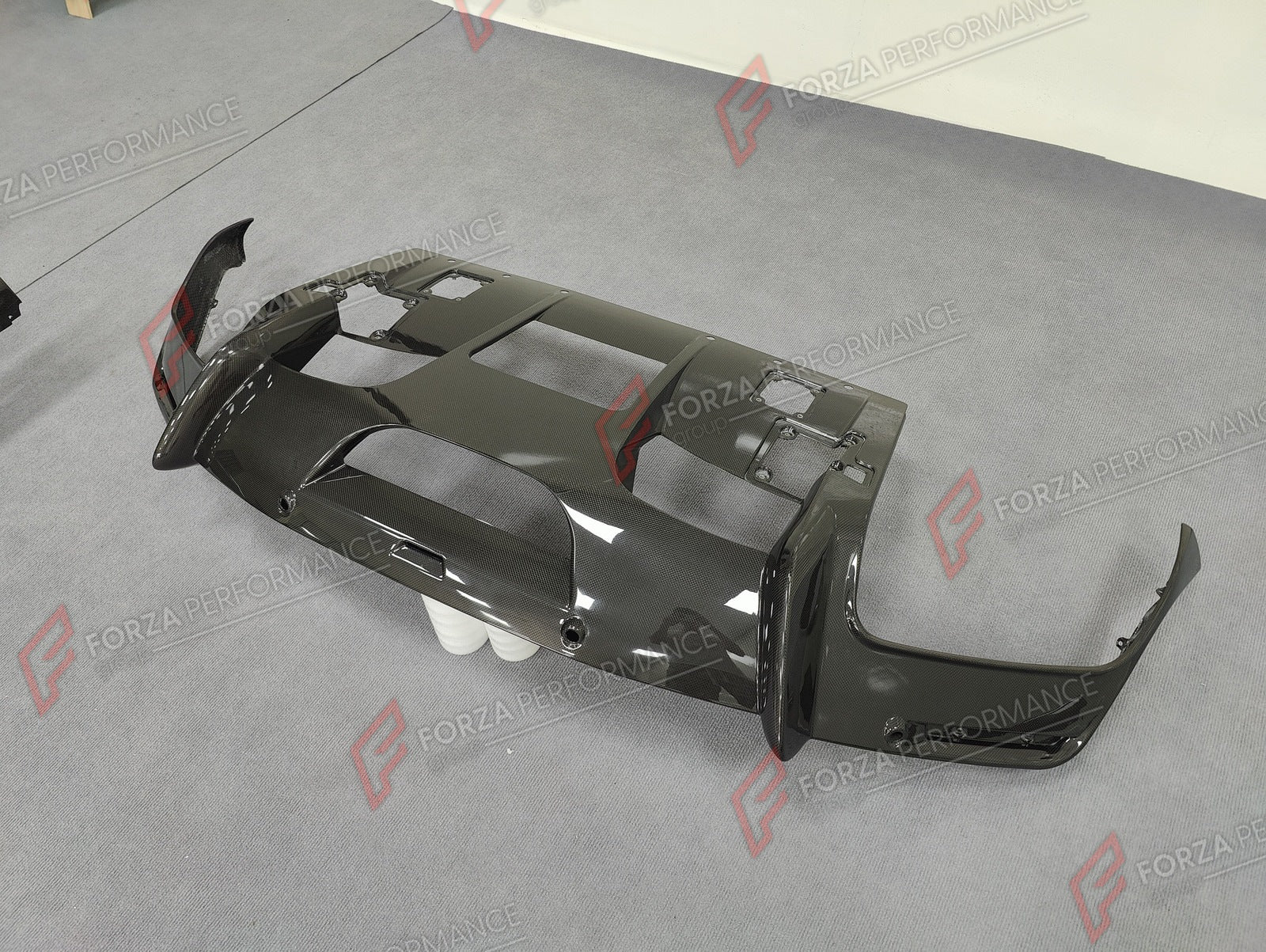 DRY CARBON BODY KIT for FERRARI 12CILINDRI 2024+ Forza Performance custom fit buy gloss carbon aero style design