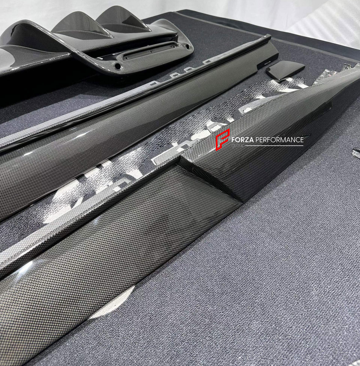 DRY CARBON BODY KIT for FERRARI 296 GTB GTS 2022+

Set includes:
Front Lip Splitter
Side Skirts
Rear Diffuser

Material: Dry Carbon

NOTE: Professional installation is required.