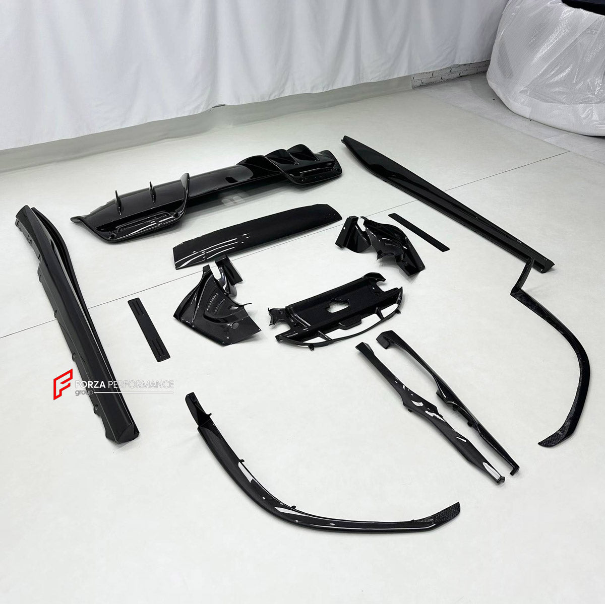 DRY CARBON BODY KIT for FERRARI 296 GTB GTS 2022+ FORZA PERFORMANCE custom fit OEM Style

Set includes:
Front Lip Splitter
Door Sills
Side Skirts
Rear Spoiler Wing
Engine Bay Trim Covers
Rear Diffuser

Material: Dry Carbon

NOTE: Professional installation is required.