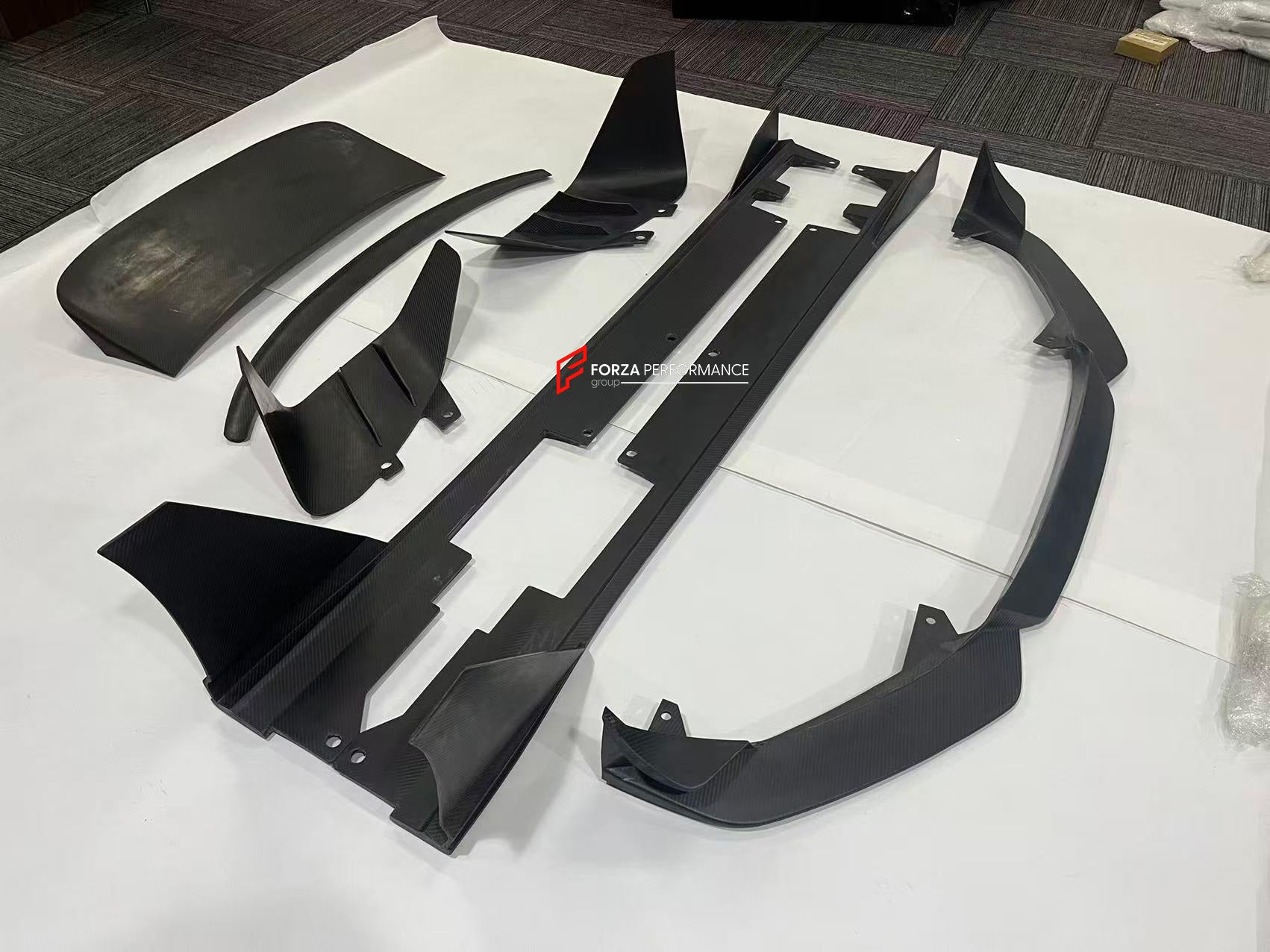 DRY CARBON BODY KIT for FERRARI FF 2011 - 2017

Set includes:

Front Lip
Side Skirts
Roof Spoiler
Rear Trunk Spoiler
Rear Diffuser Add-Ons

Material: Dry Carbon