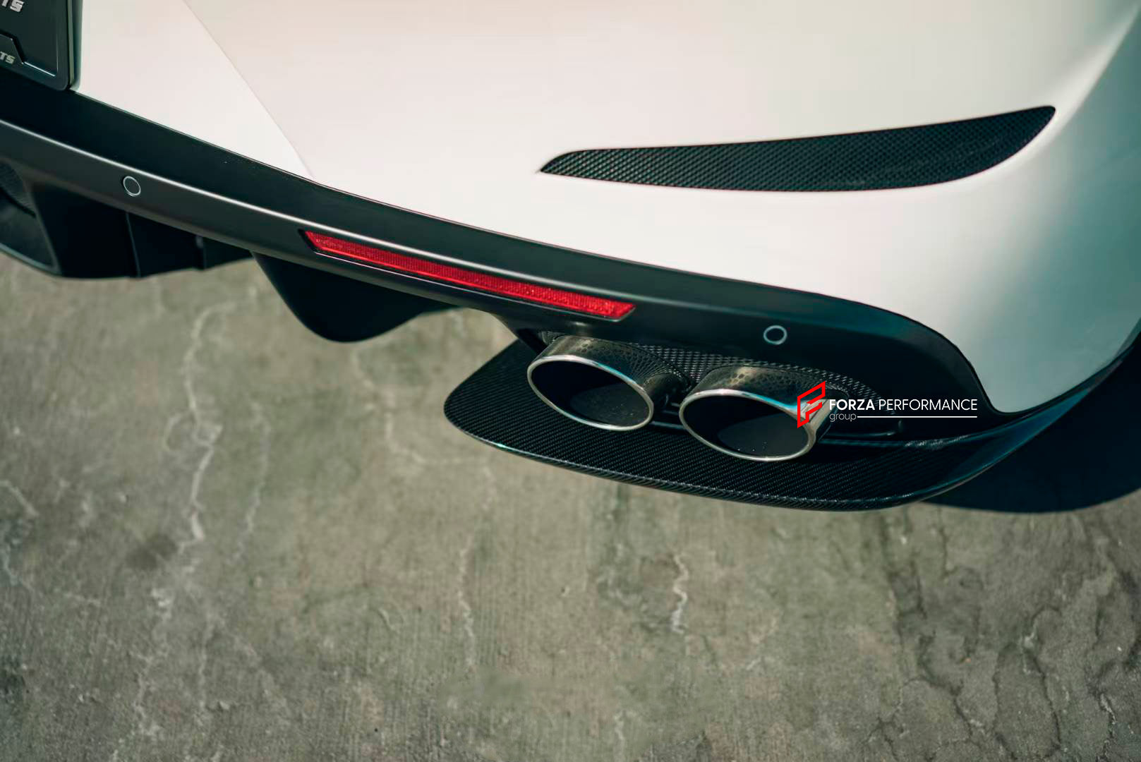 DRY CARBON BODY KIT for FERRARI GTC4 LUSSO 2016 - 2020

Set includes:

Front Lip
Front Strut
Front Fenders Air Vent Trims
Side Skirts
Roof Spoiler
Rear Spoiler
Rear Diffuser Add-Ons

Material: Dry Carbon Fiber

NOTE: Professional installation is required.