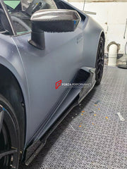 DRY CARBON BODY KIT for LAMBORGHINI HURACAN LP610-4 2014 - 2019 FORZA PERFORMANCE custom fit MAD Style

Set includes:
Front Lip Splitter
Front Bumper Canards
Side Mirror Covers
Side Skirts

Material: Dry Carbon

NOTE: Professional installation is required.