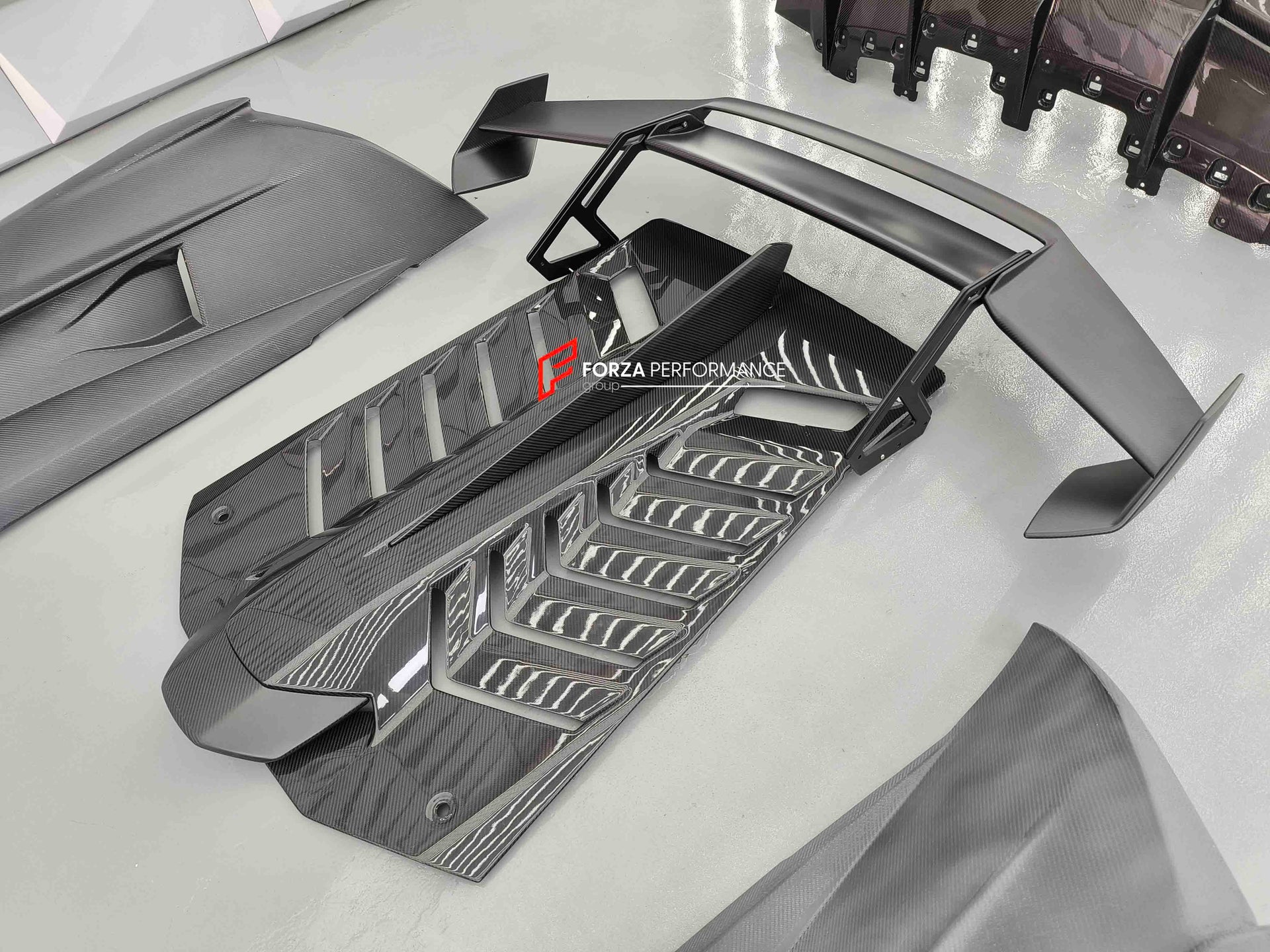 CONVERSION DRY CARBON BODY KIT FOR LAMBORGHINI HURACAN TO HURACAN STO