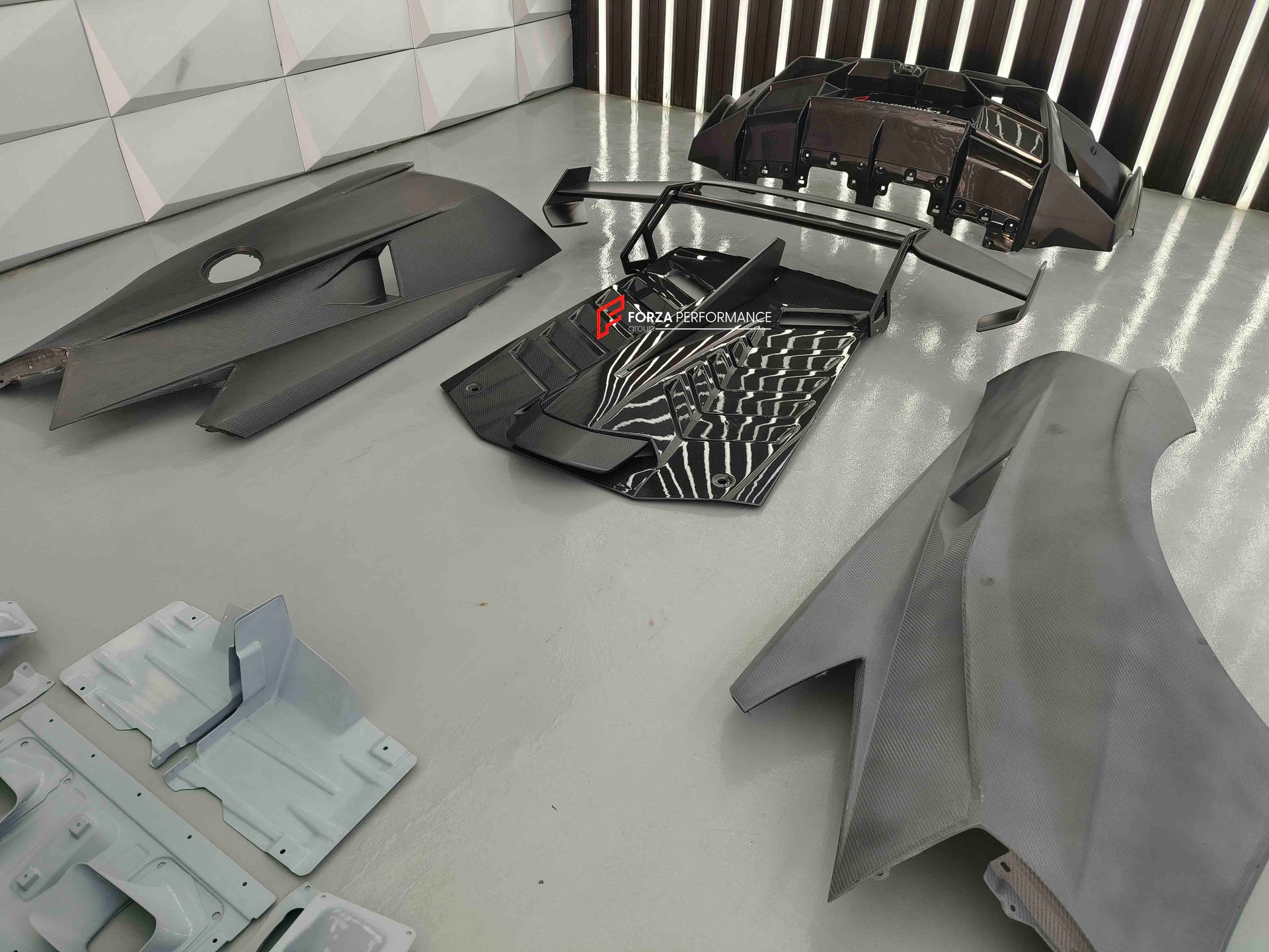 CONVERSION DRY CARBON BODY KIT FOR LAMBORGHINI HURACAN TO HURACAN STO