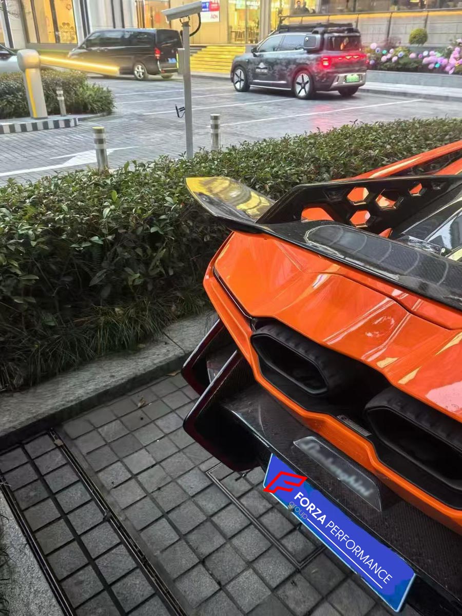 DRY CARBON BODY KIT for LAMBORGHINI REVUELTO 2023+ FORZA PERFORMANCE custom fit Duke Dynamics
Set includes:

Front Lip
Hood Bonnet
Side Skirts
Engine Cover
Rear Spoiler Wing
Rear Diffuser
Material: Dry Carbon

NOTE: Professional installation is required.