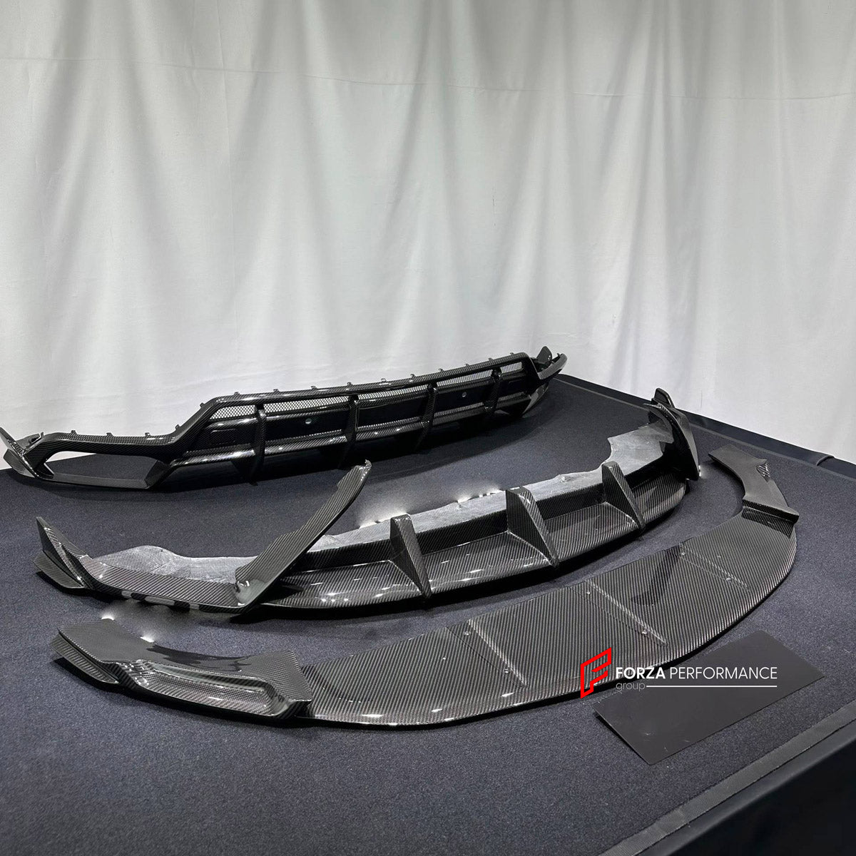 DRY CARBON BODY KIT for LAMBORGHINI URUS 2018+ FORZA PERFORMANCE custom fit TC Style

Set includes:
Front Lip
Rear Diffuser

Material: Dry Carbon

NOTE: Professional installation is required.