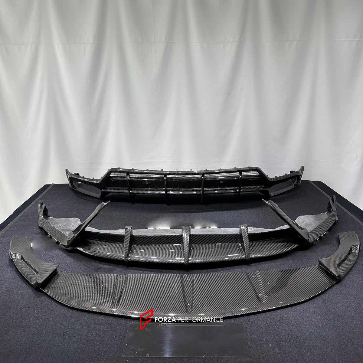 DRY CARBON BODY KIT for LAMBORGHINI URUS 2018+ FORZA PERFORMANCE custom fit TC Style

Set includes:
Front Lip
Rear Diffuser

Material: Dry Carbon

NOTE: Professional installation is required.