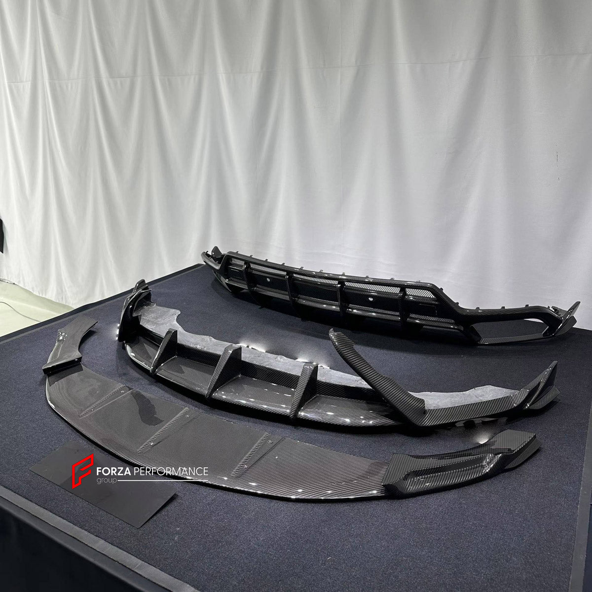 DRY CARBON BODY KIT for LAMBORGHINI URUS 2018+ FORZA PERFORMANCE custom fit TC Style

Set includes:
Front Lip
Rear Diffuser

Material: Dry Carbon

NOTE: Professional installation is required.