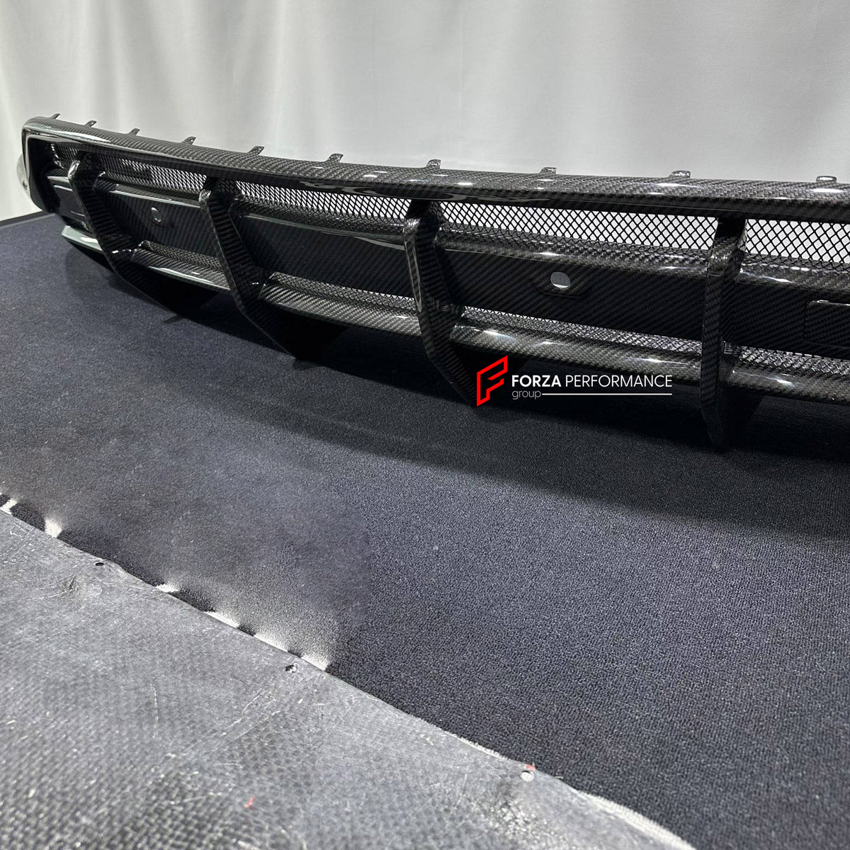 DRY CARBON BODY KIT for LAMBORGHINI URUS 2018+ FORZA PERFORMANCE custom fit TC Style

Set includes:
Front Lip
Rear Diffuser

Material: Dry Carbon

NOTE: Professional installation is required.