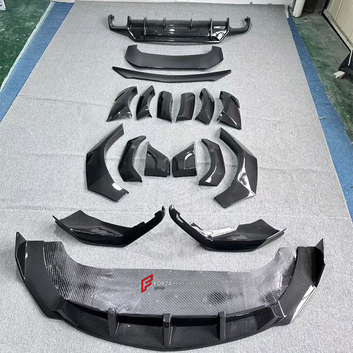 DRY CARBON BODY KIT for Lamborghini Urus S 2023+
Set includes:

Front Lip
Front Bumper Fins
Front Fenders
Front Fender Vents
Rear Fenders
Roof Spoiler
Ducktail Spoiler
Rear Diffuser
Material: Dry Carbon

NOTE: Professional installation is required.