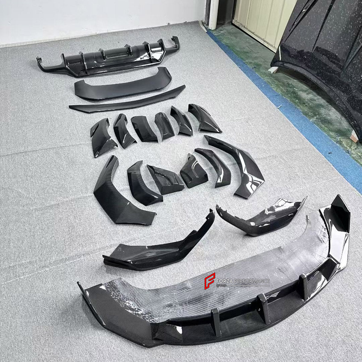 DRY CARBON BODY KIT for Lamborghini Urus S 2023+
Set includes:

Front Lip
Front Bumper Fins
Front Fenders
Front Fender Vents
Rear Fenders
Roof Spoiler
Ducktail Spoiler
Rear Diffuser
Material: Dry Carbon

NOTE: Professional installation is required.