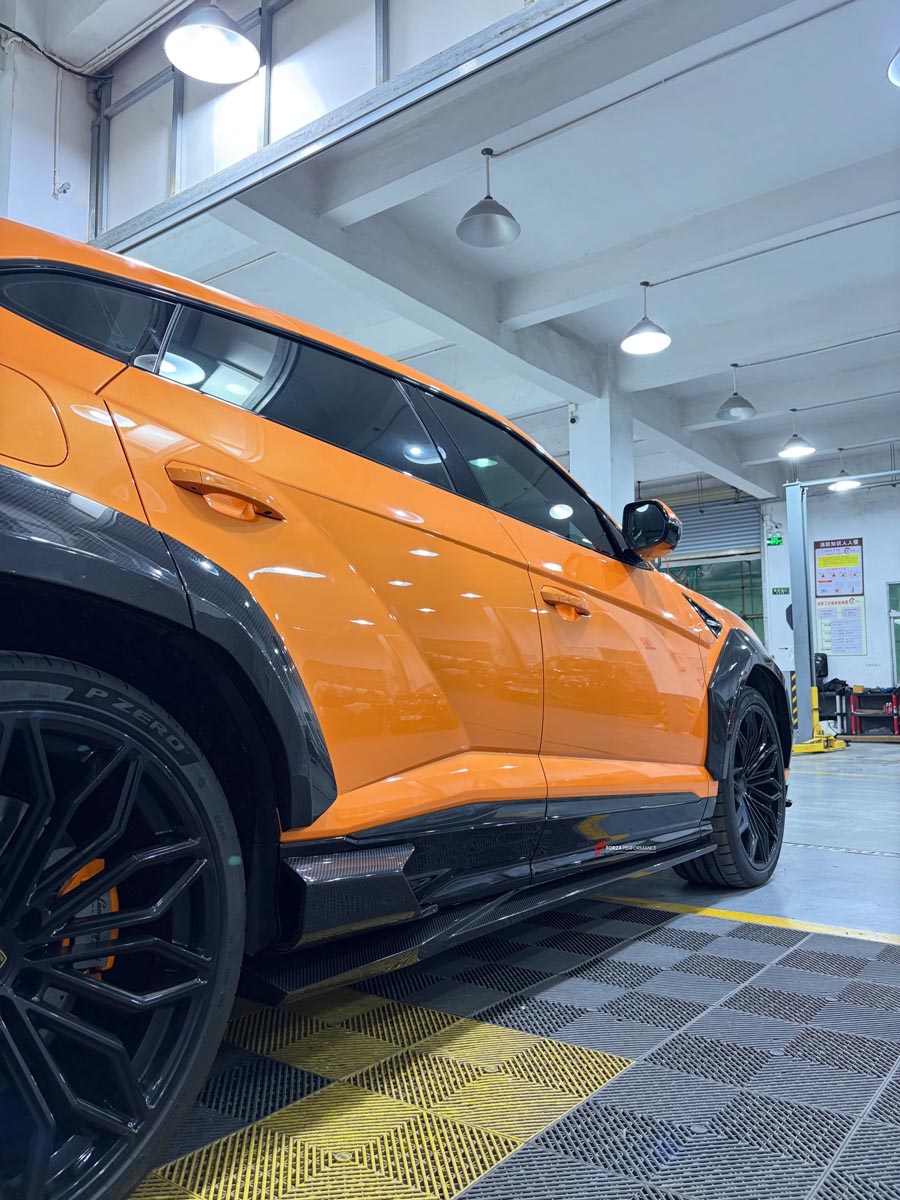 DRY CARBON BODY KIT for LAMBORGHINI URUS SE 2024+
Set includes:

Front Lip
Hood Bonnet
Fender Flares
Side Skirts
Roof Spoiler
Ducktail Spoiler
Rear Diffuser
Material: Dry Carbon

NOTE: Professional installation is required.