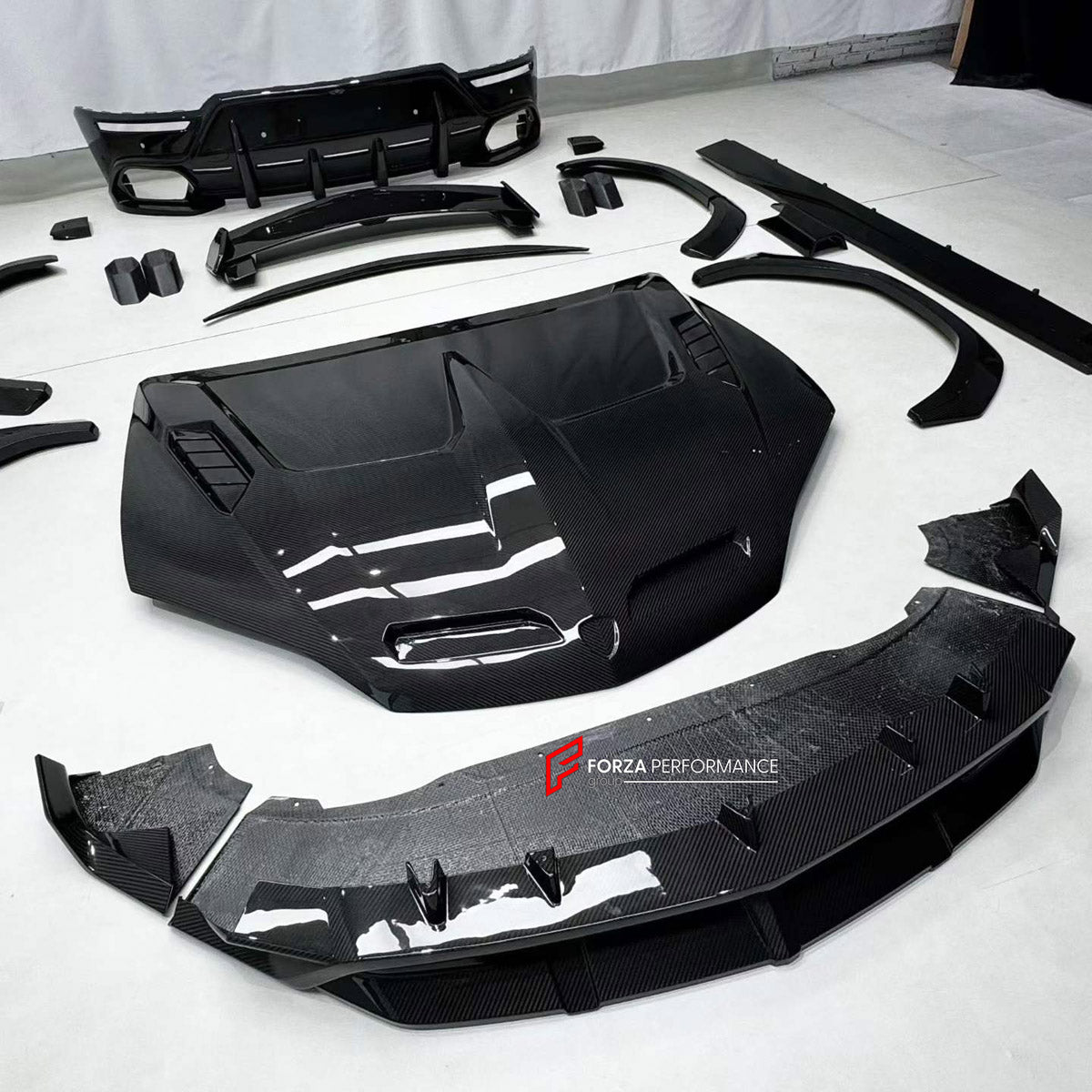 DRY CARBON BODY KIT for LAMBORGHINI URUS SE 2024+ FORZA PERFORMANCE custom fit U Style

Set includes:
Front Lip
Hood Bonnet
Fender Flares
Side Skirts
Roof Spoiler
Ducktail Spoiler
Rear Diffuser

Material: Dry Carbon

NOTE: Professional installation is required.