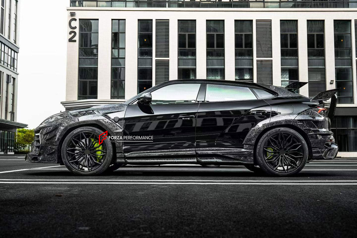 DRY CARBON BODY KIT for LAMBORGHINI URUS SE 2024+ FORZA PERFORMANCE custom fit Mansory Style

Set includes:
Front Lip
Front Bumper Assembly
Hood Bonnet
Front Fenders
Fender Flares
Side Mirror Covers
Side Skirts
Roof Spoiler
Rear Spoiler Wing
Rear Bumper
Rear Diffuser

Material: Dry Carbon

NOTE: Professional installation is required.