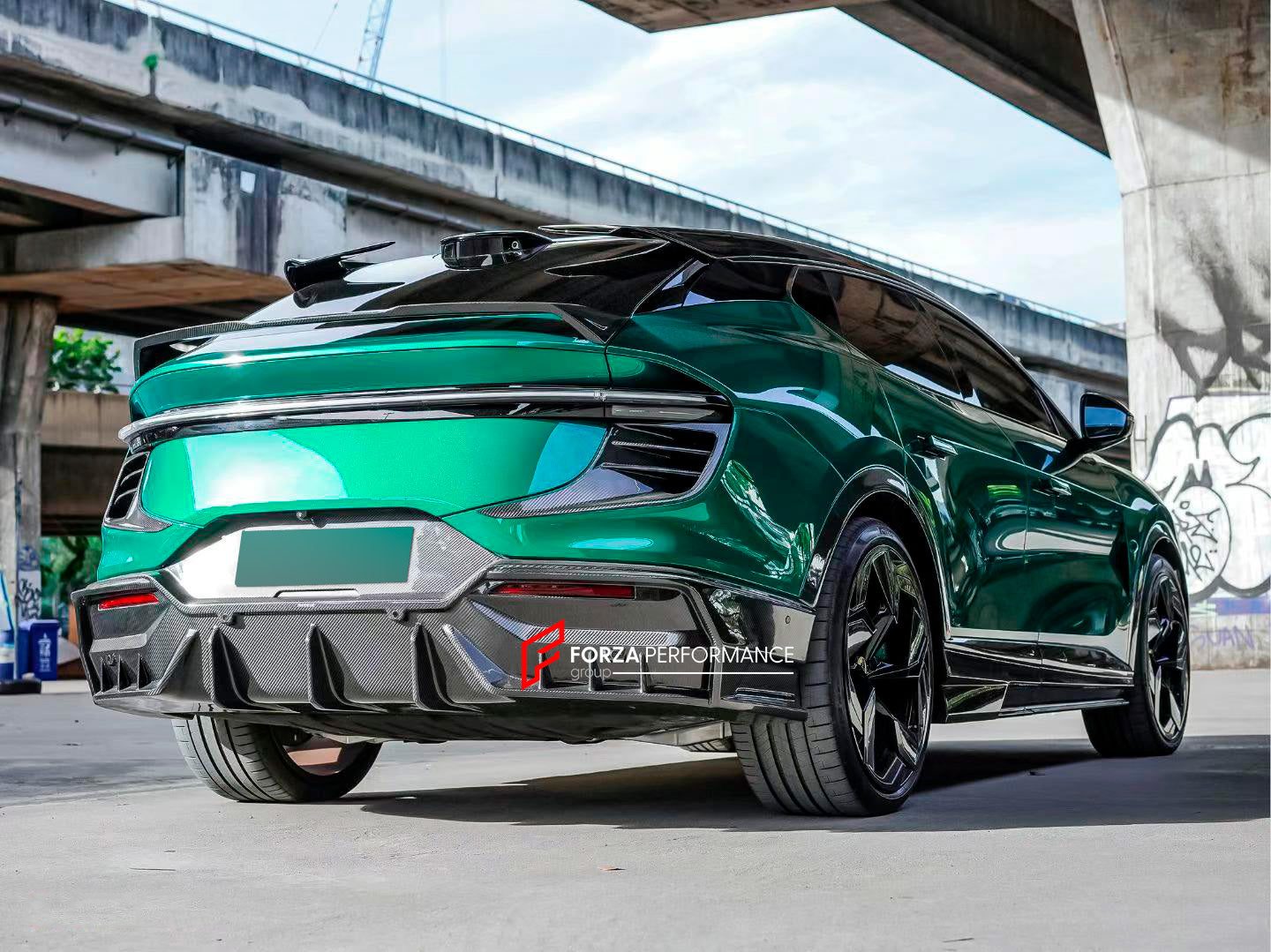 DRY CARBON BODY KIT for LOTUS ELETRE 2024+

Set includes:

Front Lip
Front Bumper Trims
Fender Flares
Side Skirts
Roof Spoiler
Rear Spoiler
Rear Air Vent Covers
Rear Diffuser

Material: Dry Carbon

Note: Professional installation is required.
