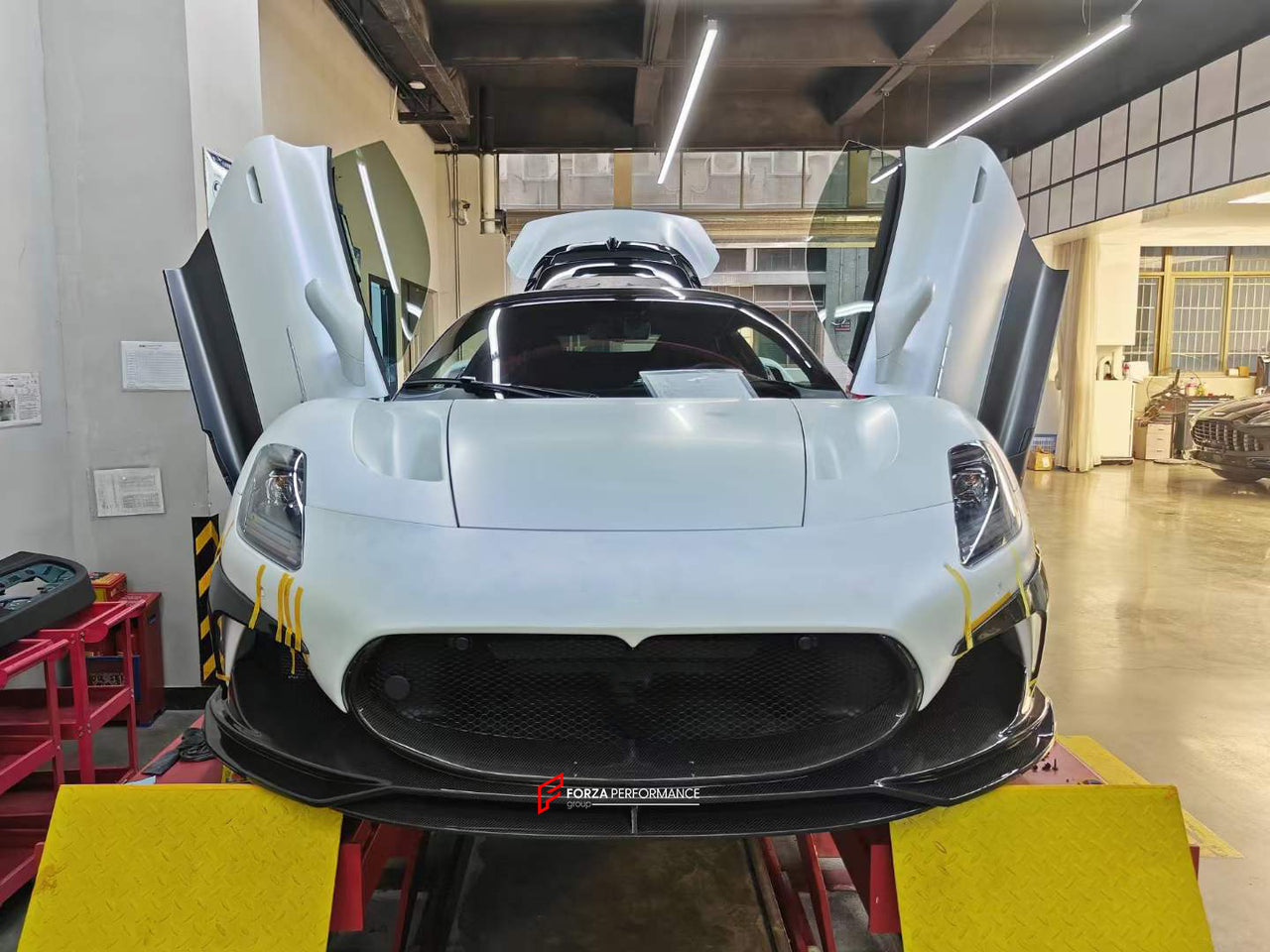 DRY CARBON BODY KIT FOR MASERATI MC20 2020+ R-3