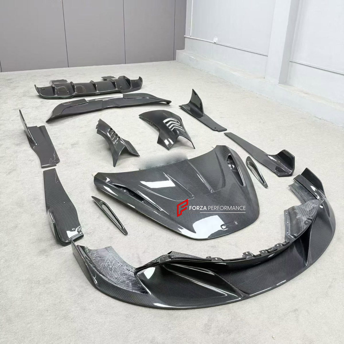 DRY CARBON BODY KIT for MCLAREN 720S COUPE 2017 - 2023 FORZA PERFORMANCE custom fit Ryft Style

Set includes:
Front Lip
Hood Bonnet
Front Fenders
Side Skirts
Rear Spoiler Wing
Rear Diffuser

Material: Dry Carbon

NOTE: Professional installation is required.